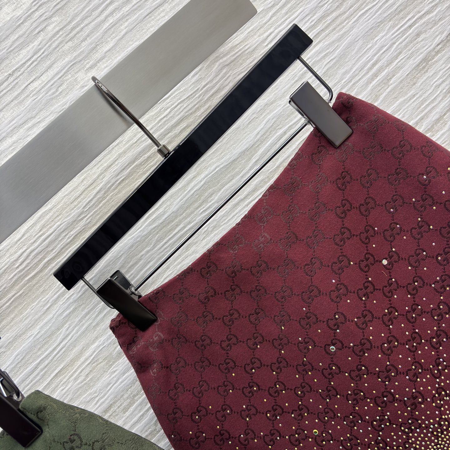 G家Bling Bling 水钻双G提花半身裙 精致与个性的交融 满幅品牌标识尽显格调 渐变烫钻设计闪耀