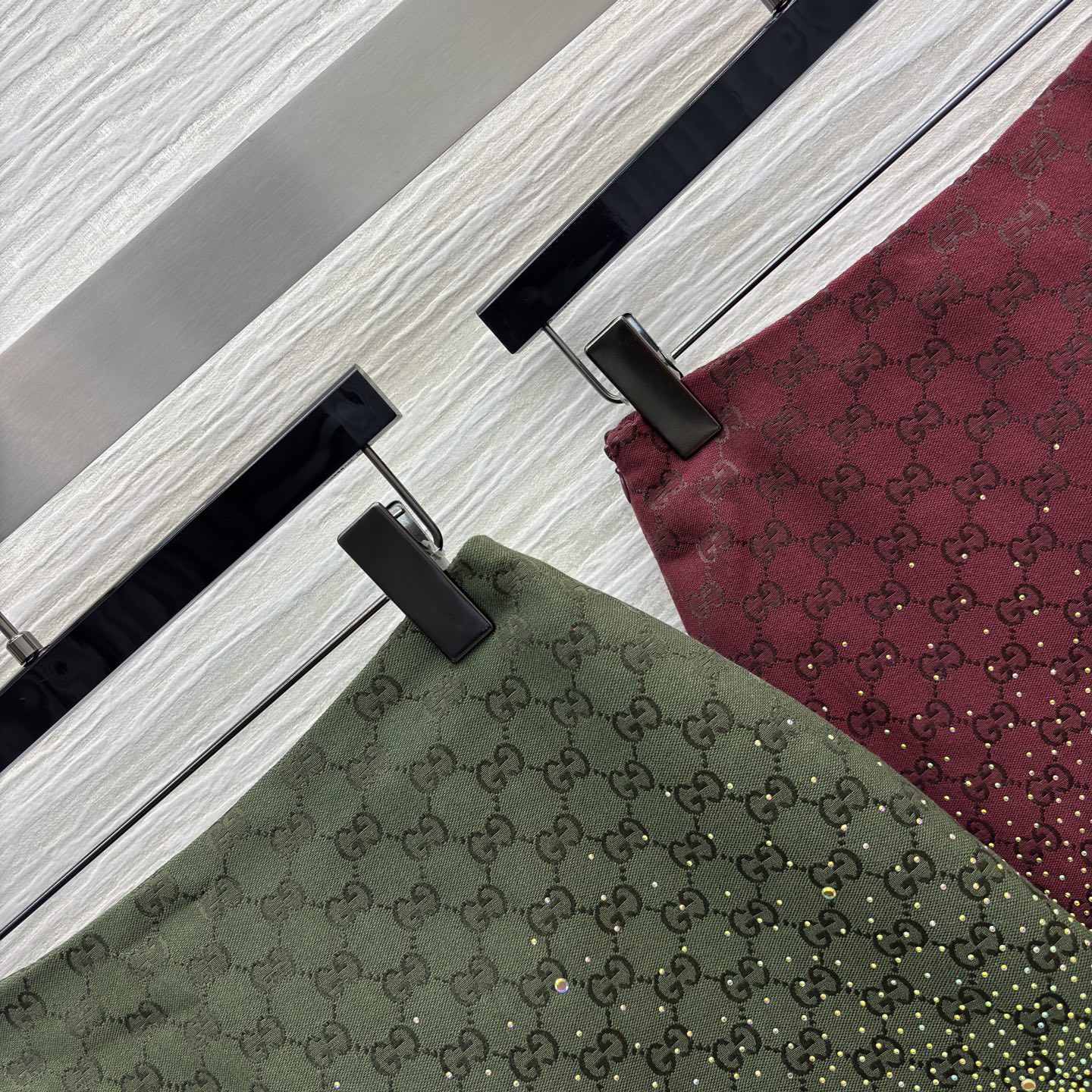 G家Bling Bling 水钻双G提花半身裙 精致与个性的交融 满幅品牌标识尽显格调 渐变烫钻设计闪耀