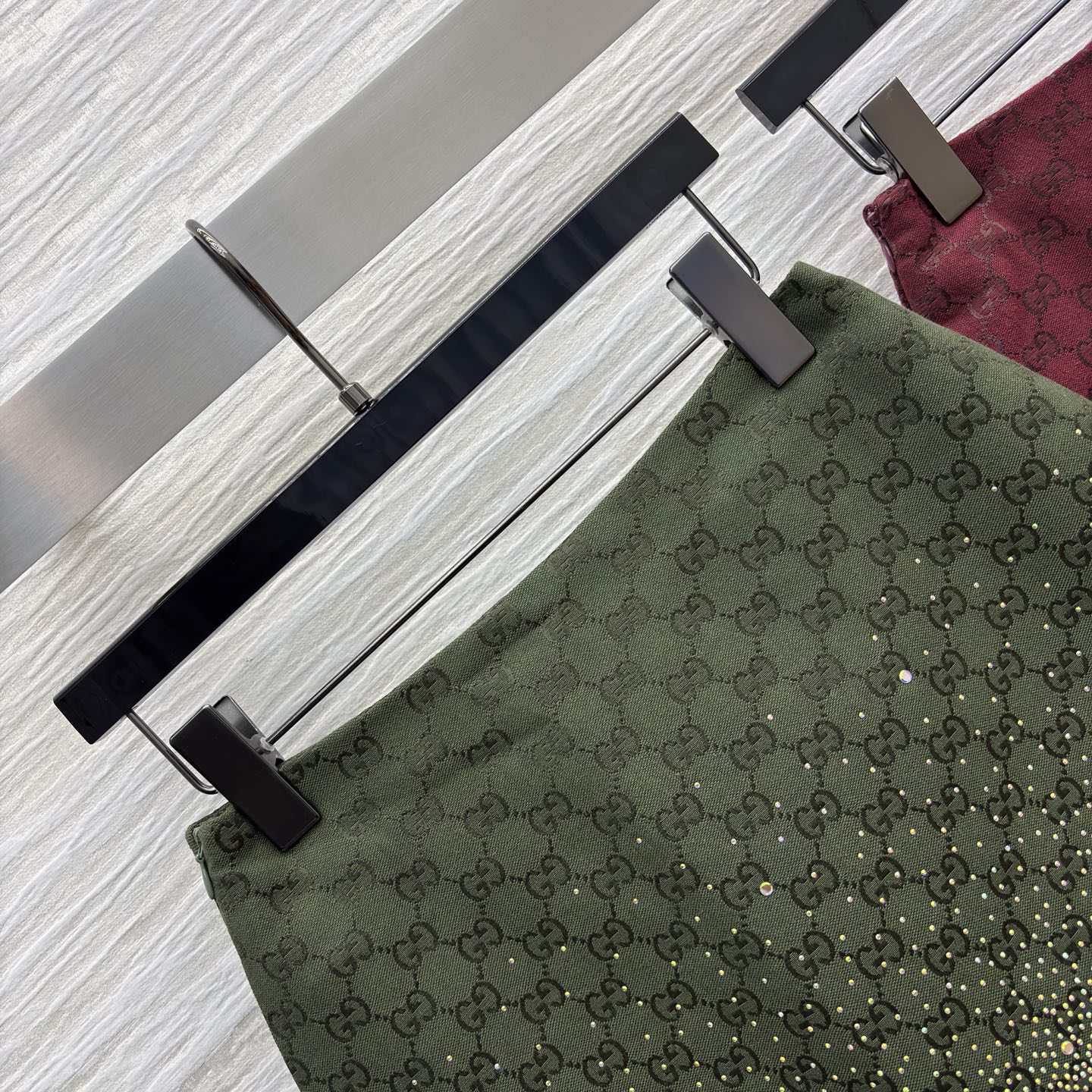 G家Bling Bling 水钻双G提花半身裙 精致与个性的交融 满幅品牌标识尽显格调 渐变烫钻设计闪耀