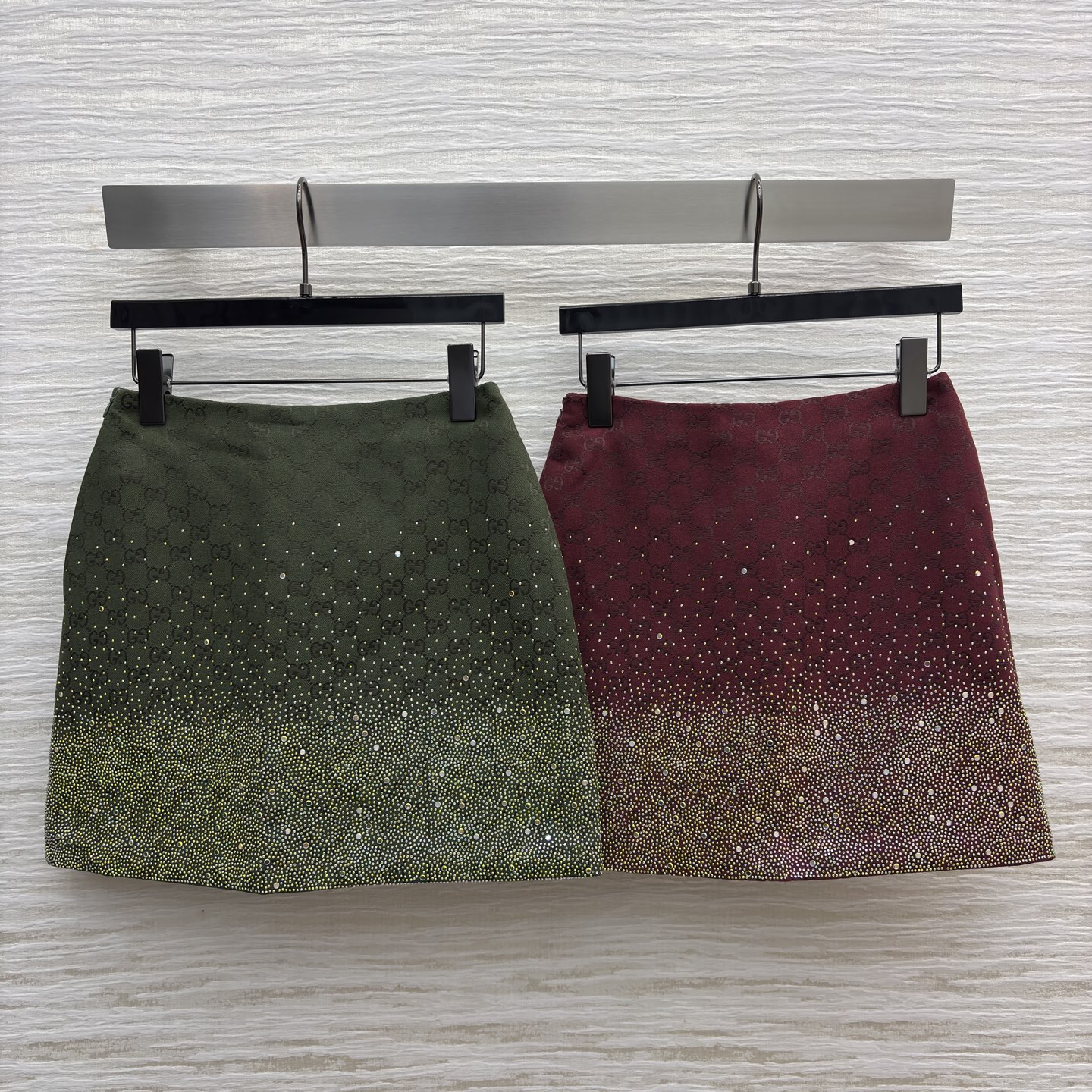 G家Bling Bling 水钻双G提花半身裙 精致与个性的交融 满幅品牌标识尽显格调 渐变烫钻设计闪耀