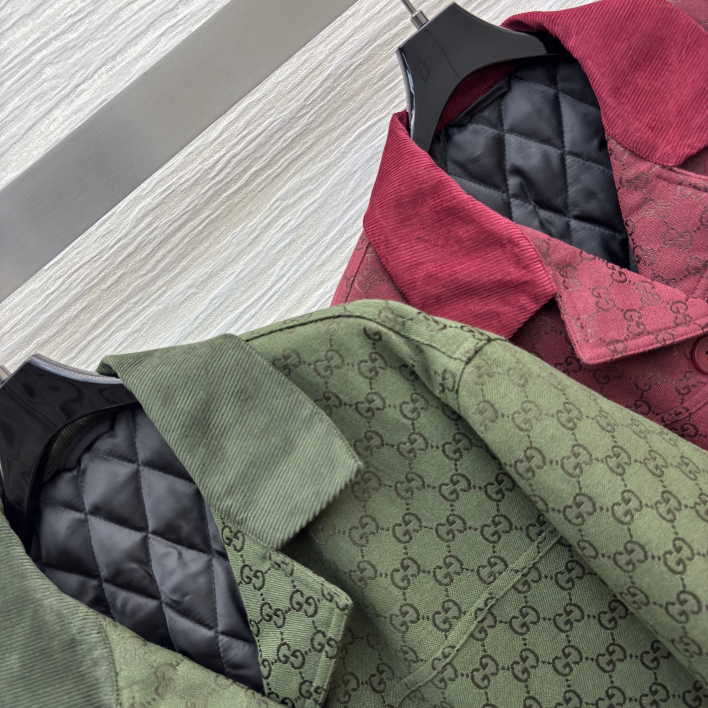 G家big big水钻双G提花西装 复古与闪耀的绝妙融合 满幅品牌标识彰显格调 渐变烫钻设计吸睛夺目 翻