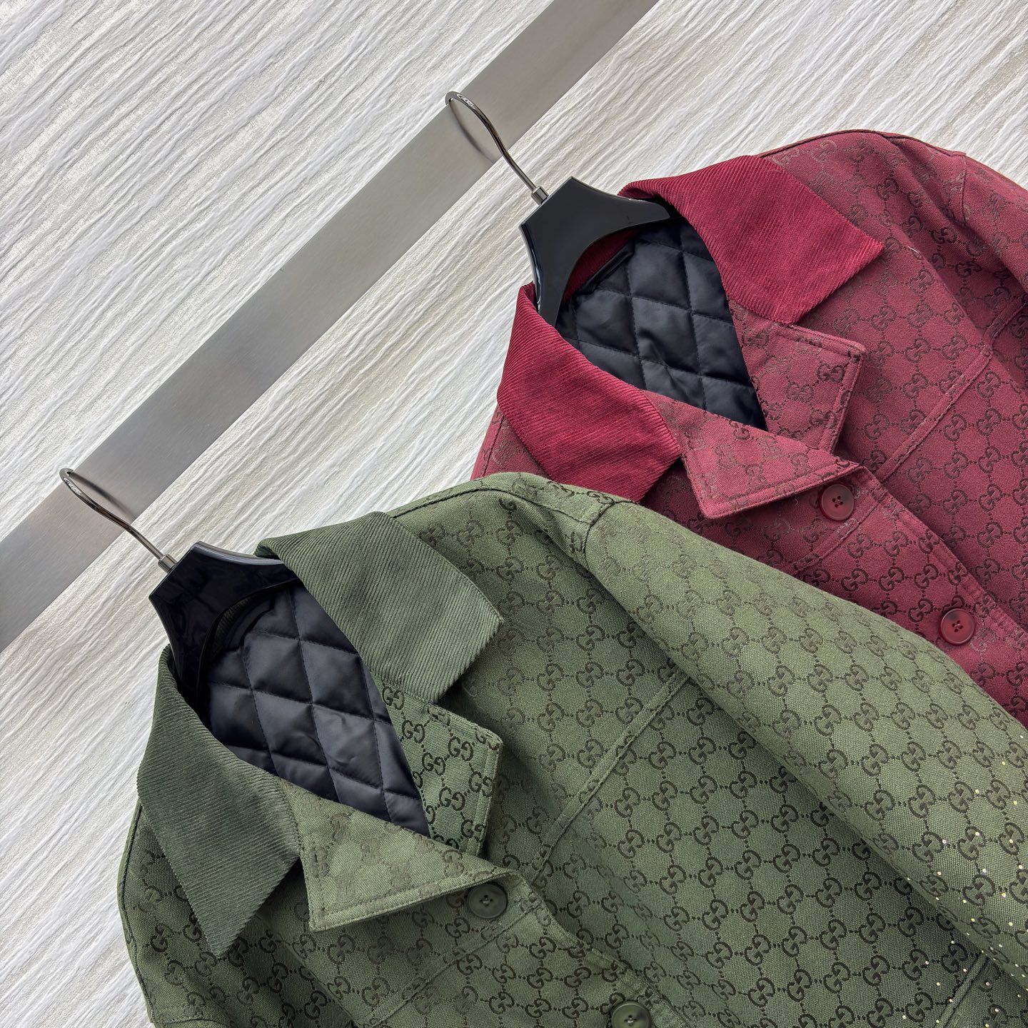 G家big big水钻双G提花西装 复古与闪耀的绝妙融合 满幅品牌标识彰显格调 渐变烫钻设计吸睛夺目 翻