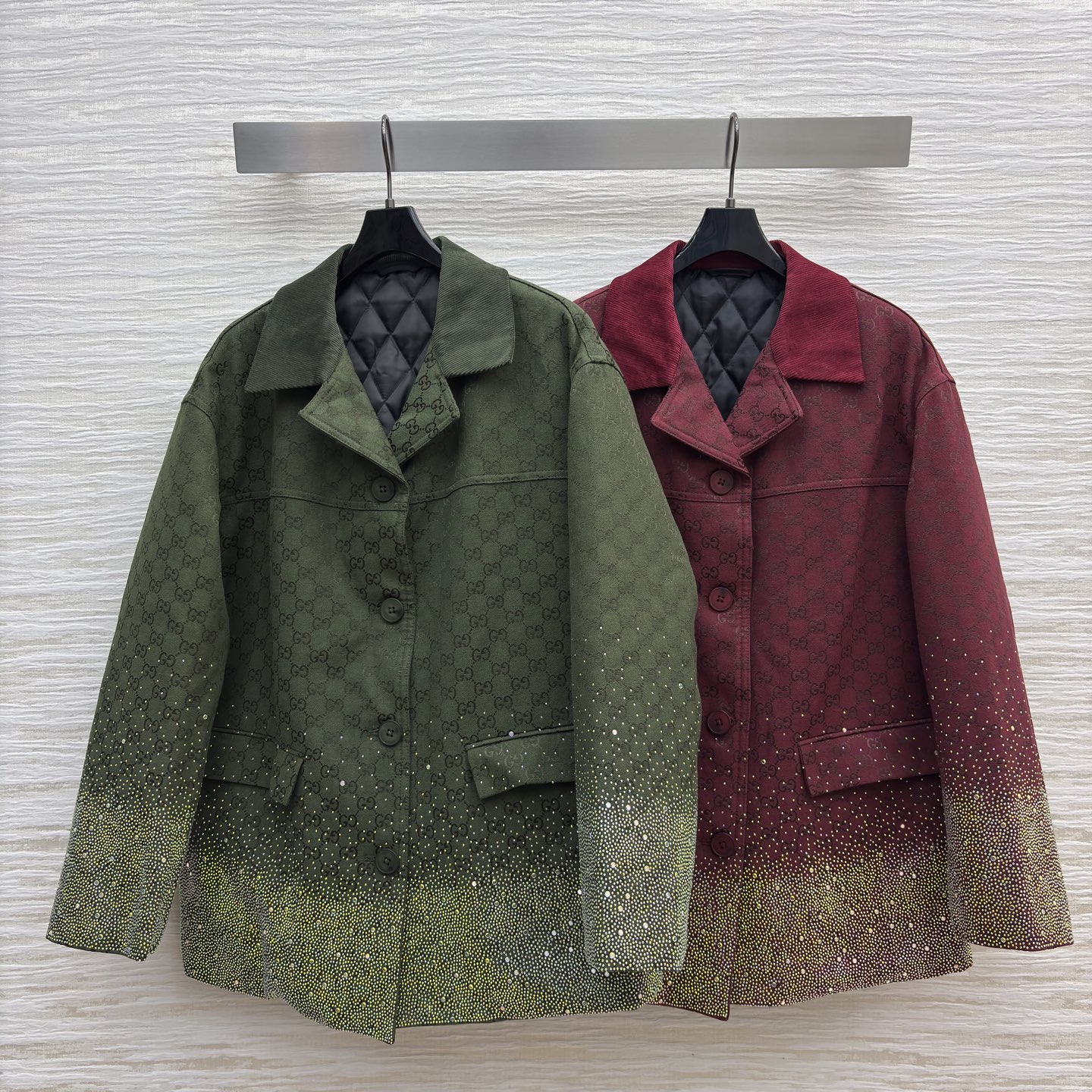 G家big big水钻双G提花西装 复古与闪耀的绝妙融合 满幅品牌标识彰显格调 渐变烫钻设计吸睛夺目 翻