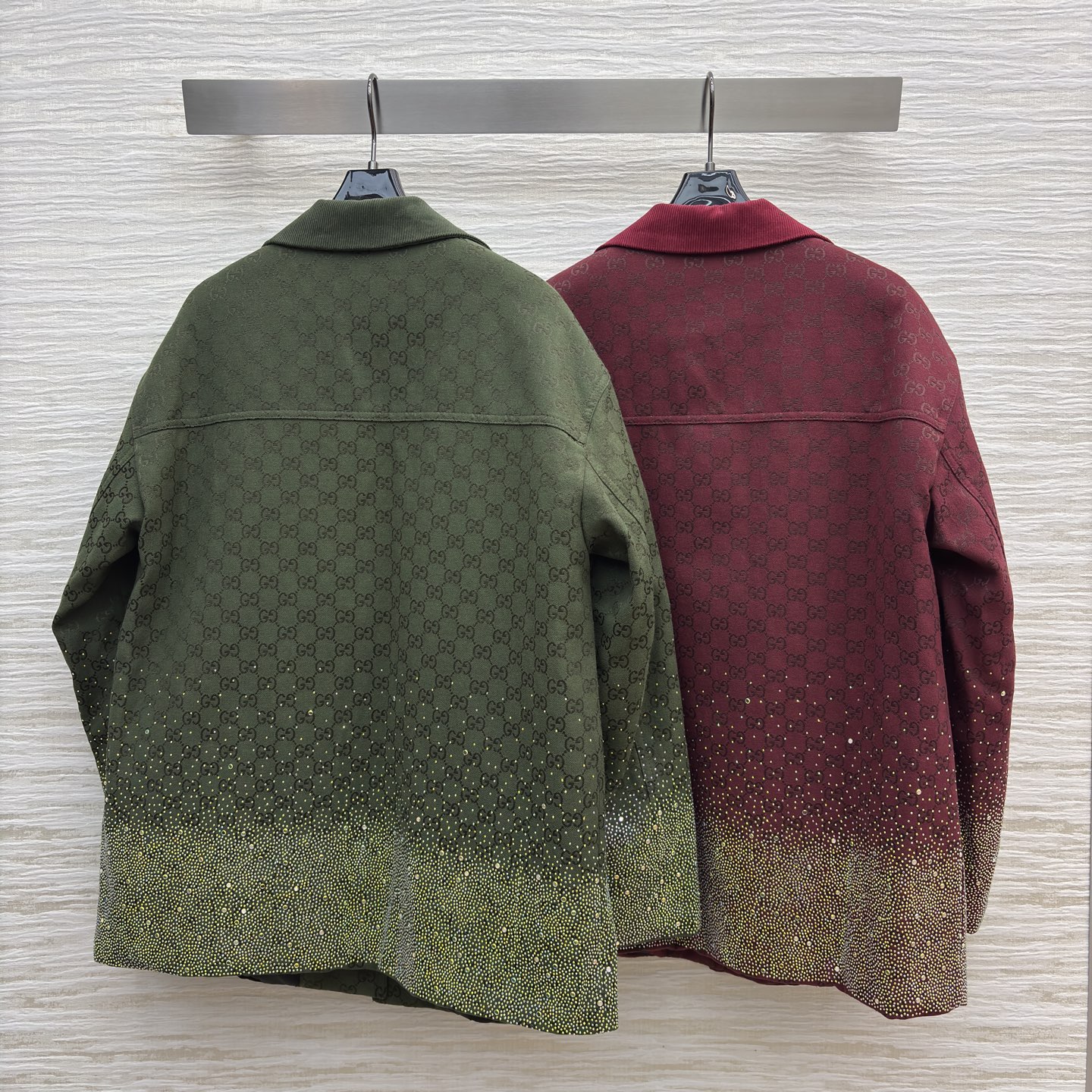 G家big big水钻双G提花西装 复古与闪耀的绝妙融合 满幅品牌标识彰显格调 渐变烫钻设计吸睛夺目 翻