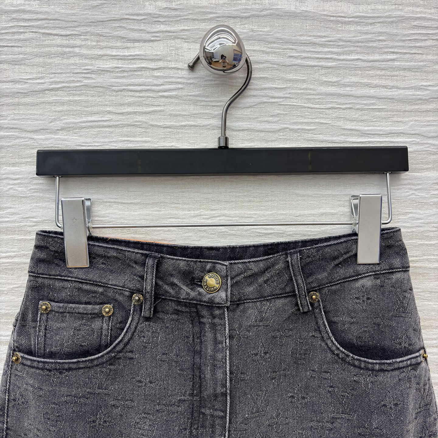 L家 牛仔套装时尚出圈 深灰牛仔套装复古又高级 短款外套利落显比例 阔腿裤遮肉显腿长 一套搞定炸街造型 