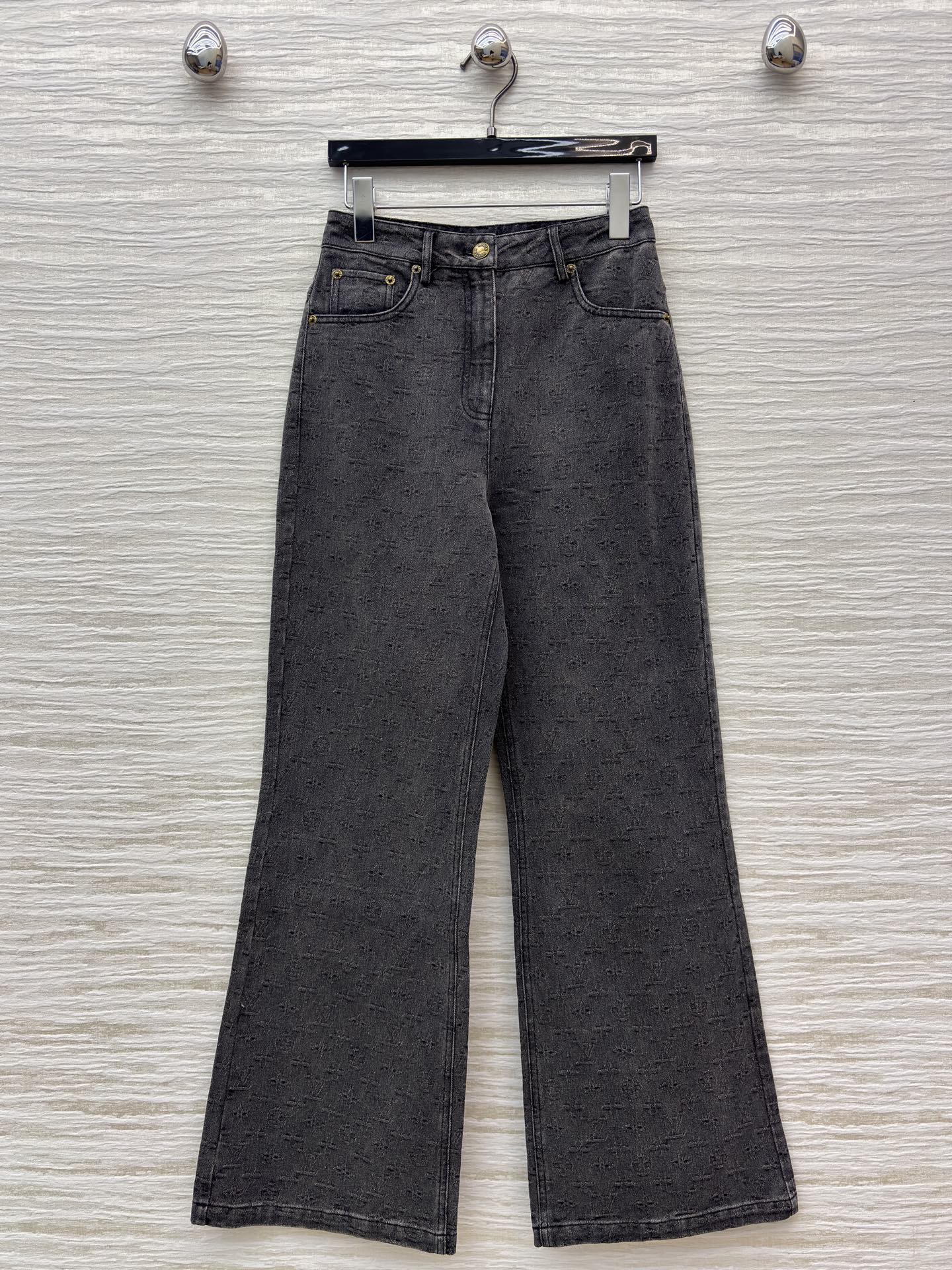 L家 牛仔套装时尚出圈 深灰牛仔套装复古又高级 短款外套利落显比例 阔腿裤遮肉显腿长 一套搞定炸街造型 