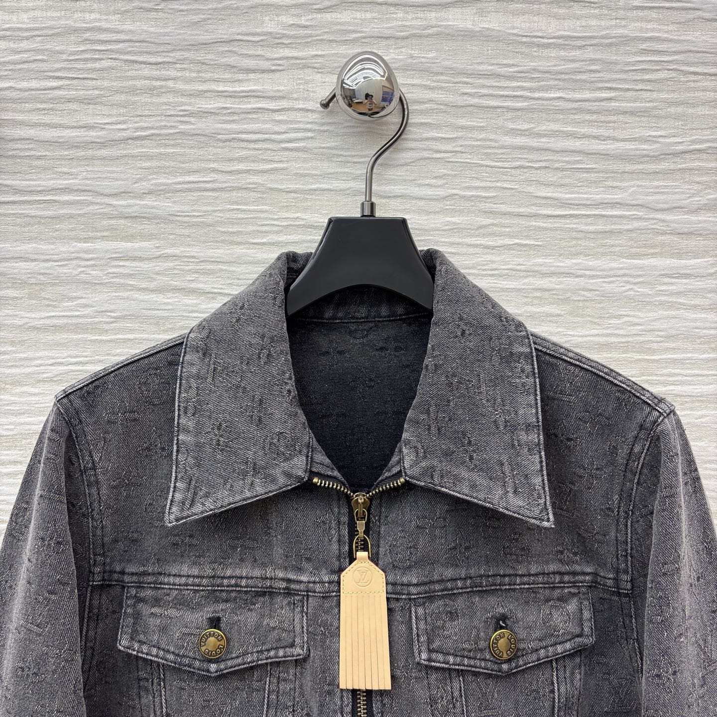 L家 牛仔套装时尚出圈 深灰牛仔套装复古又高级 短款外套利落显比例 阔腿裤遮肉显腿长 一套搞定炸街造型 