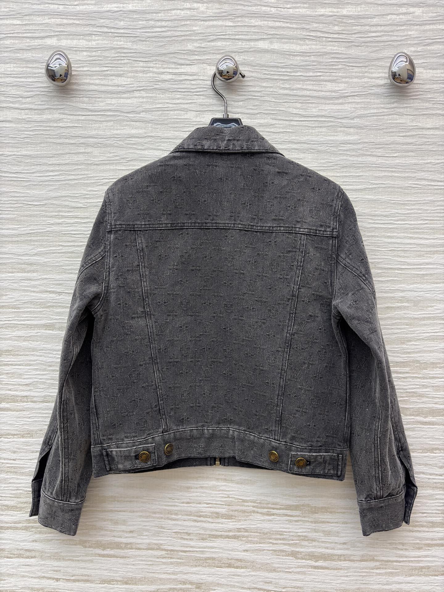 L家 牛仔套装时尚出圈 深灰牛仔套装复古又高级 短款外套利落显比例 阔腿裤遮肉显腿长 一套搞定炸街造型 