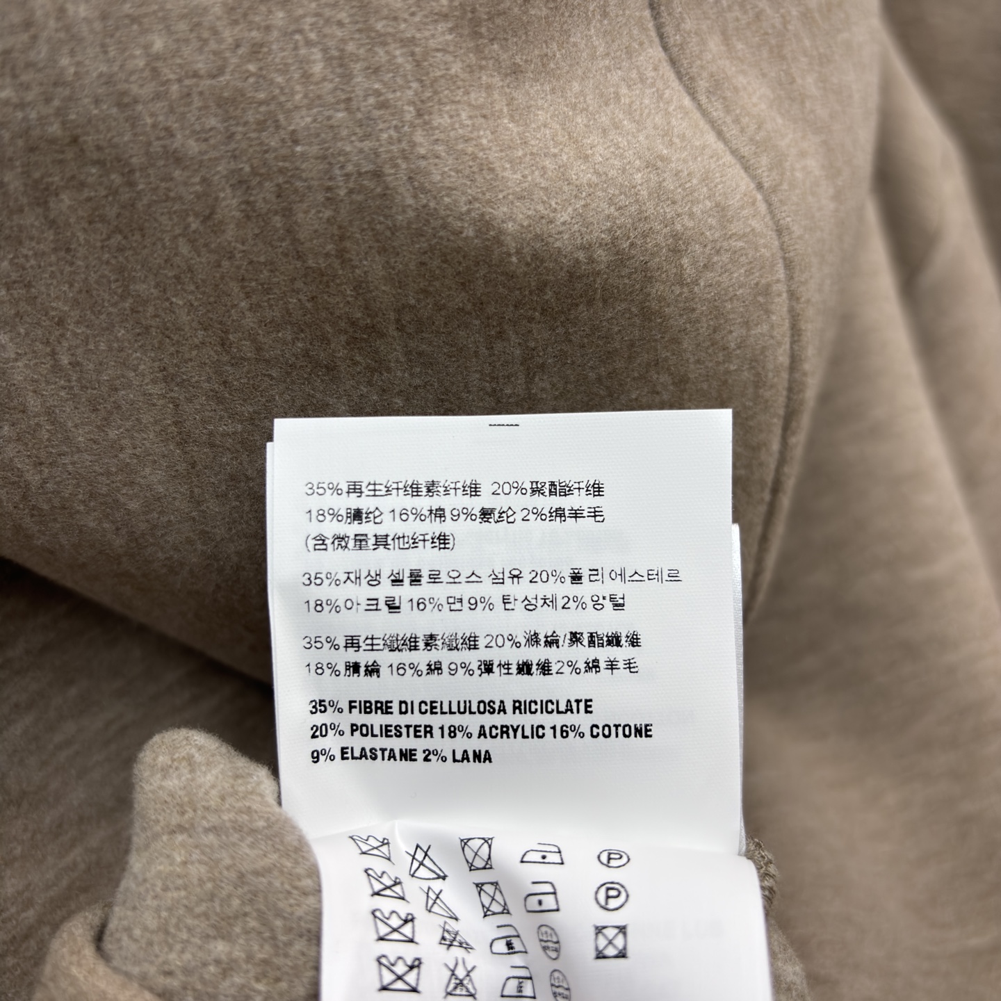 Miu家 休闲风套装 卡其色连帽外套+半身裙 尽显温柔 套装软糯质感舒适又显气质 拉链设计随性利落 日常