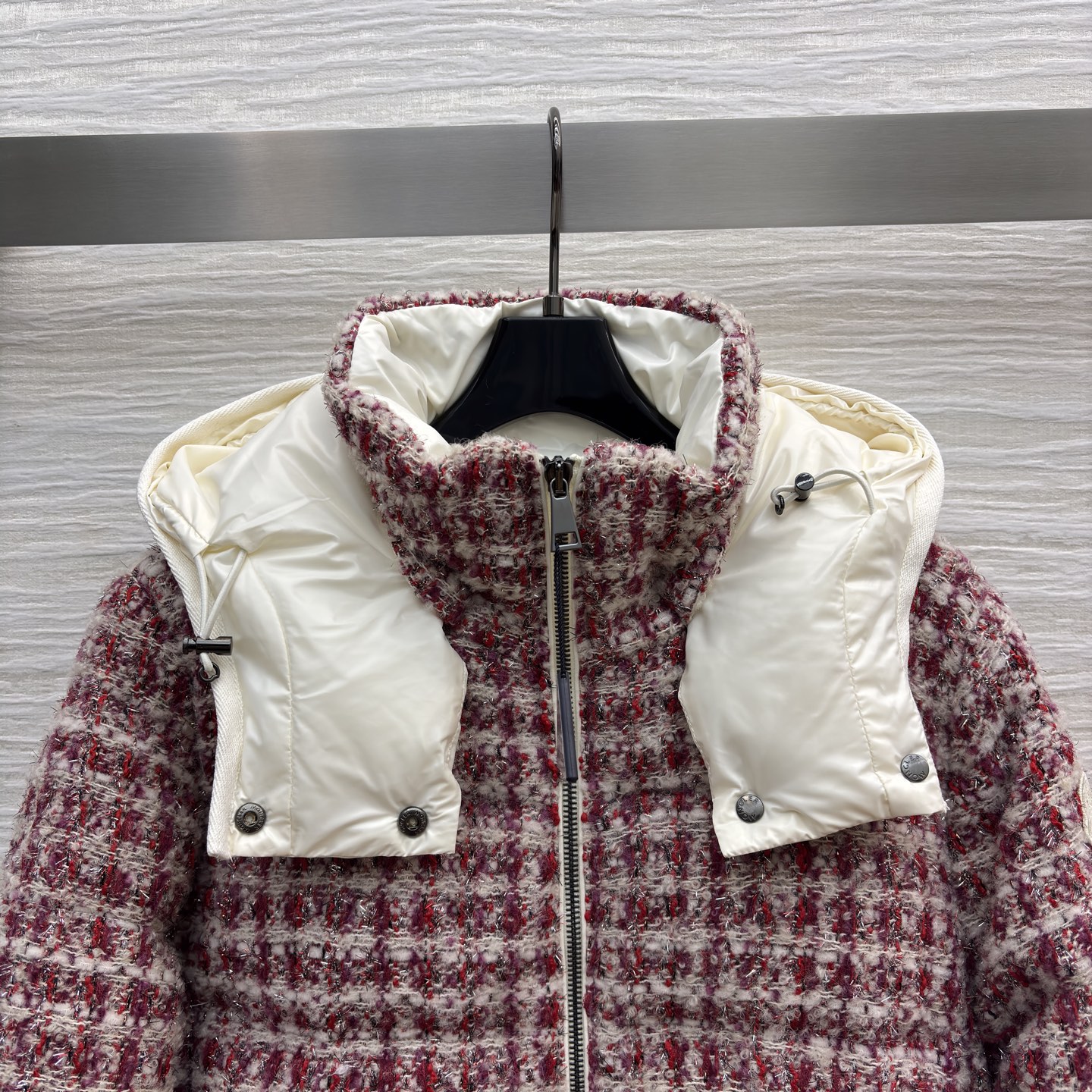 M0 25秋冬 连帽粗花呢羽绒服 复古优雅邂逅羽绒服的保暖实穿 红格明媚吸睛 黑格经典百搭 连帽设计更添