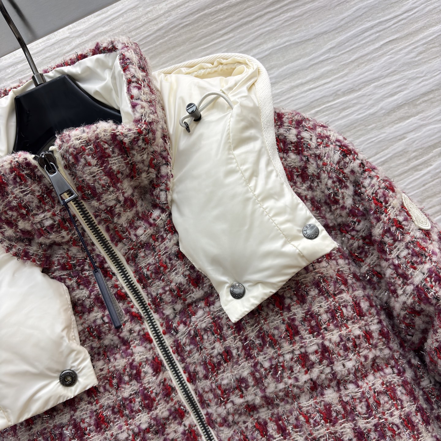 M0 25秋冬 连帽粗花呢羽绒服 复古优雅邂逅羽绒服的保暖实穿 红格明媚吸睛 黑格经典百搭 连帽设计更添