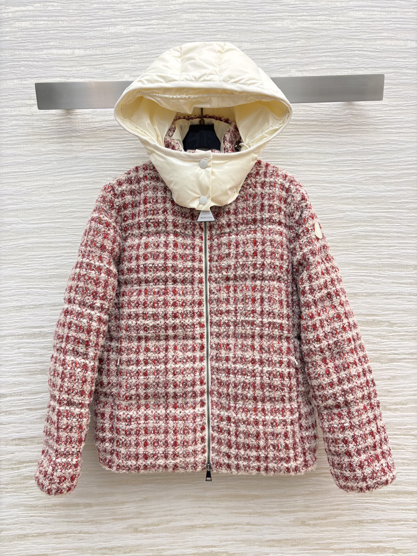 M0 25秋冬 连帽粗花呢羽绒服 复古优雅邂逅羽绒服的保暖实穿 红格明媚吸睛 黑格经典百搭 连帽设计更添