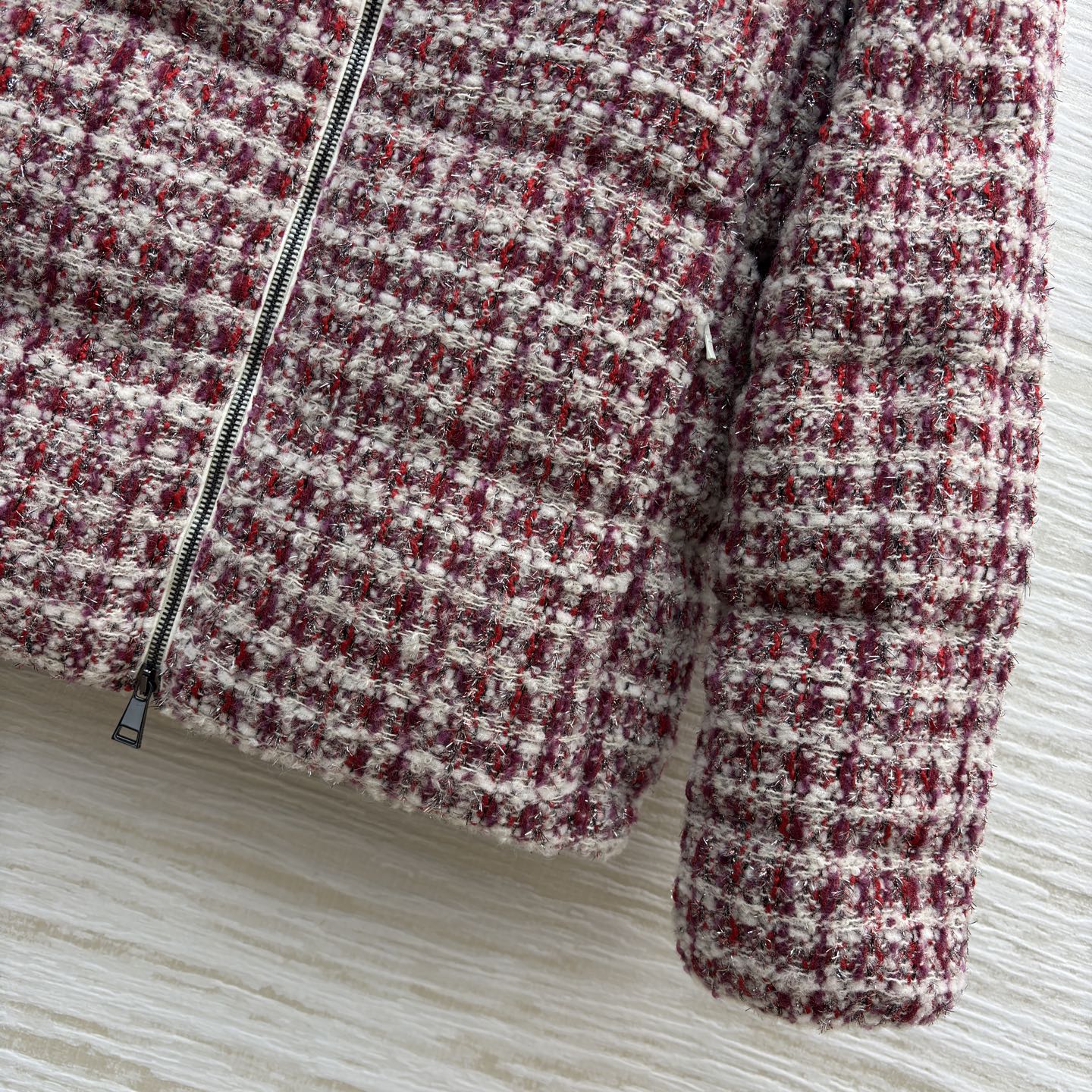 M0 25秋冬 连帽粗花呢羽绒服 复古优雅邂逅羽绒服的保暖实穿 红格明媚吸睛 黑格经典百搭 连帽设计更添