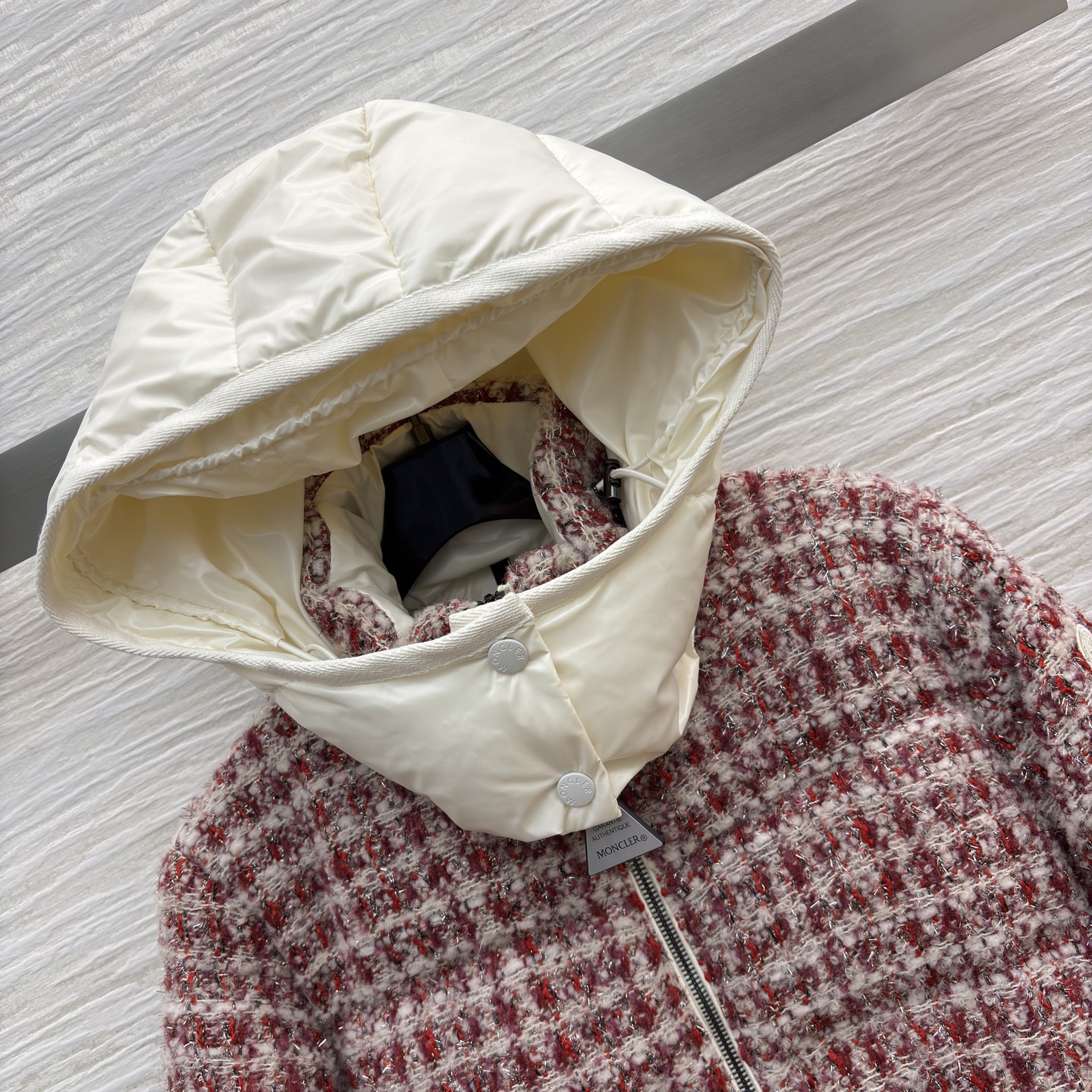 M0 25秋冬 连帽粗花呢羽绒服 复古优雅邂逅羽绒服的保暖实穿 红格明媚吸睛 黑格经典百搭 连帽设计更添