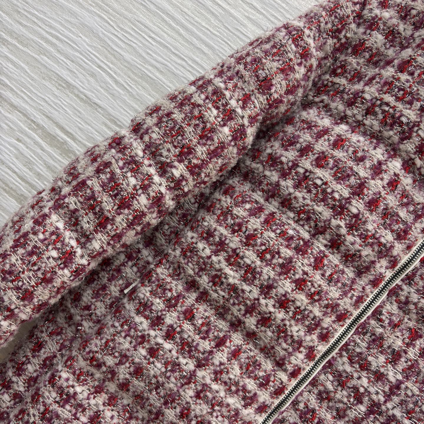 M0 25秋冬 连帽粗花呢羽绒服 复古优雅邂逅羽绒服的保暖实穿 红格明媚吸睛 黑格经典百搭 连帽设计更添