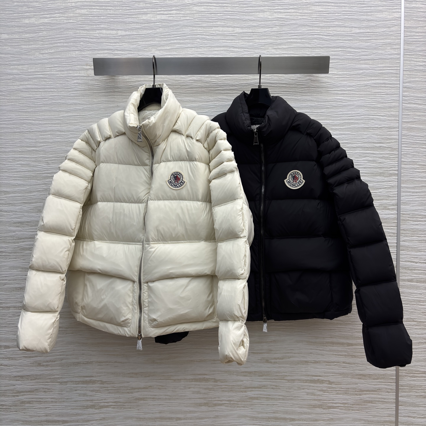 Mo冬日战袍来袭 这款面包羽绒服太绝了～ 米白温柔软糯 黑款酷飒吸睛 蓬松充绒超保暖 廓形设计还巨显脸小