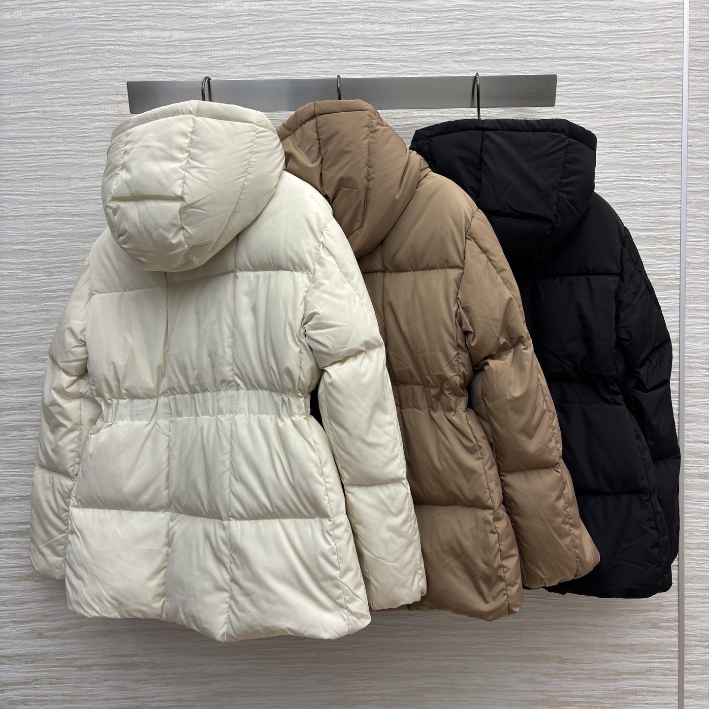 Mo连帽羽绒服 黑色经典百搭 卡其温柔复古 米白清新甜妹 收腰设计显瘦又藏肉 蓬松充绒锁温力max 不管