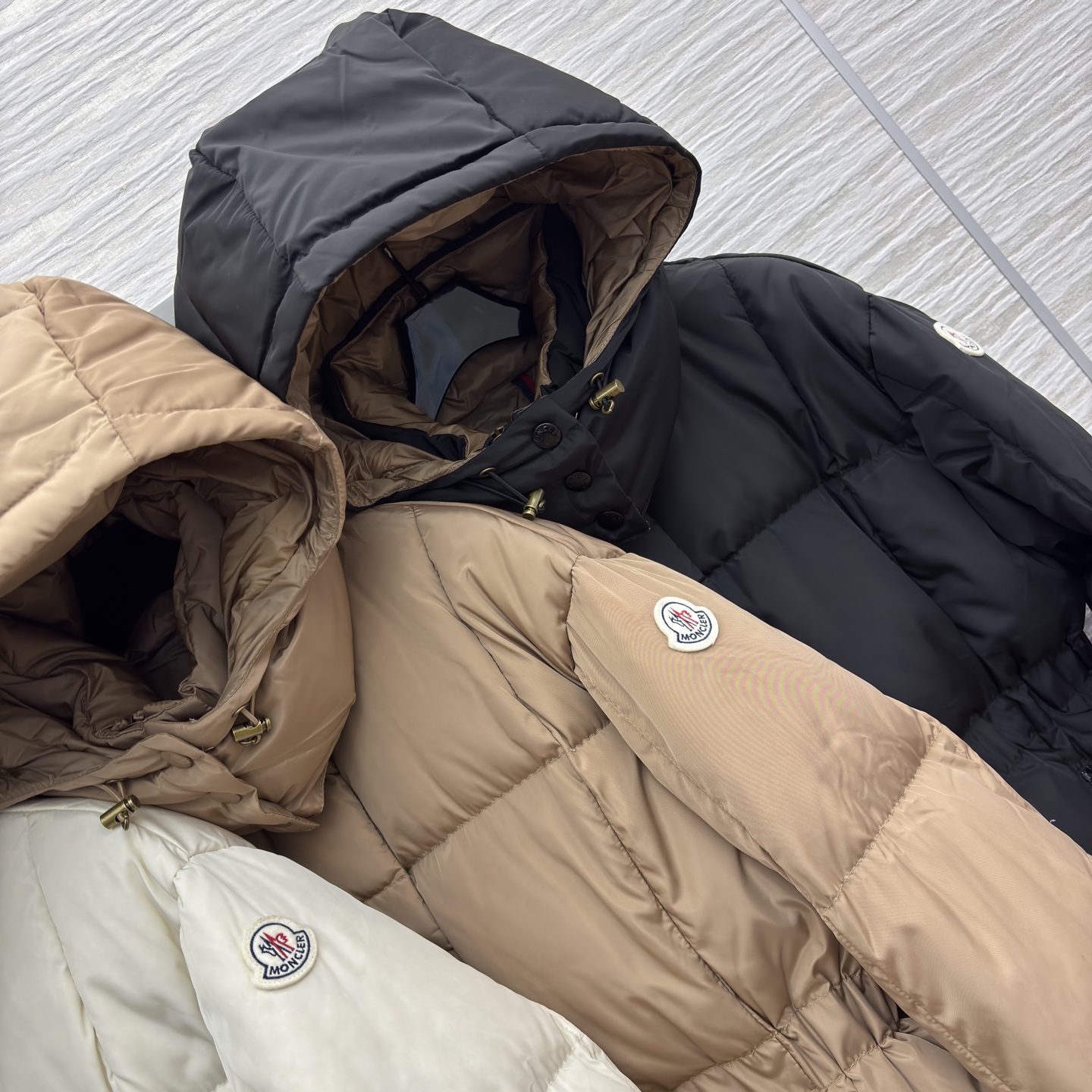 Mo连帽羽绒服 黑色经典百搭 卡其温柔复古 米白清新甜妹 收腰设计显瘦又藏肉 蓬松充绒锁温力max 不管