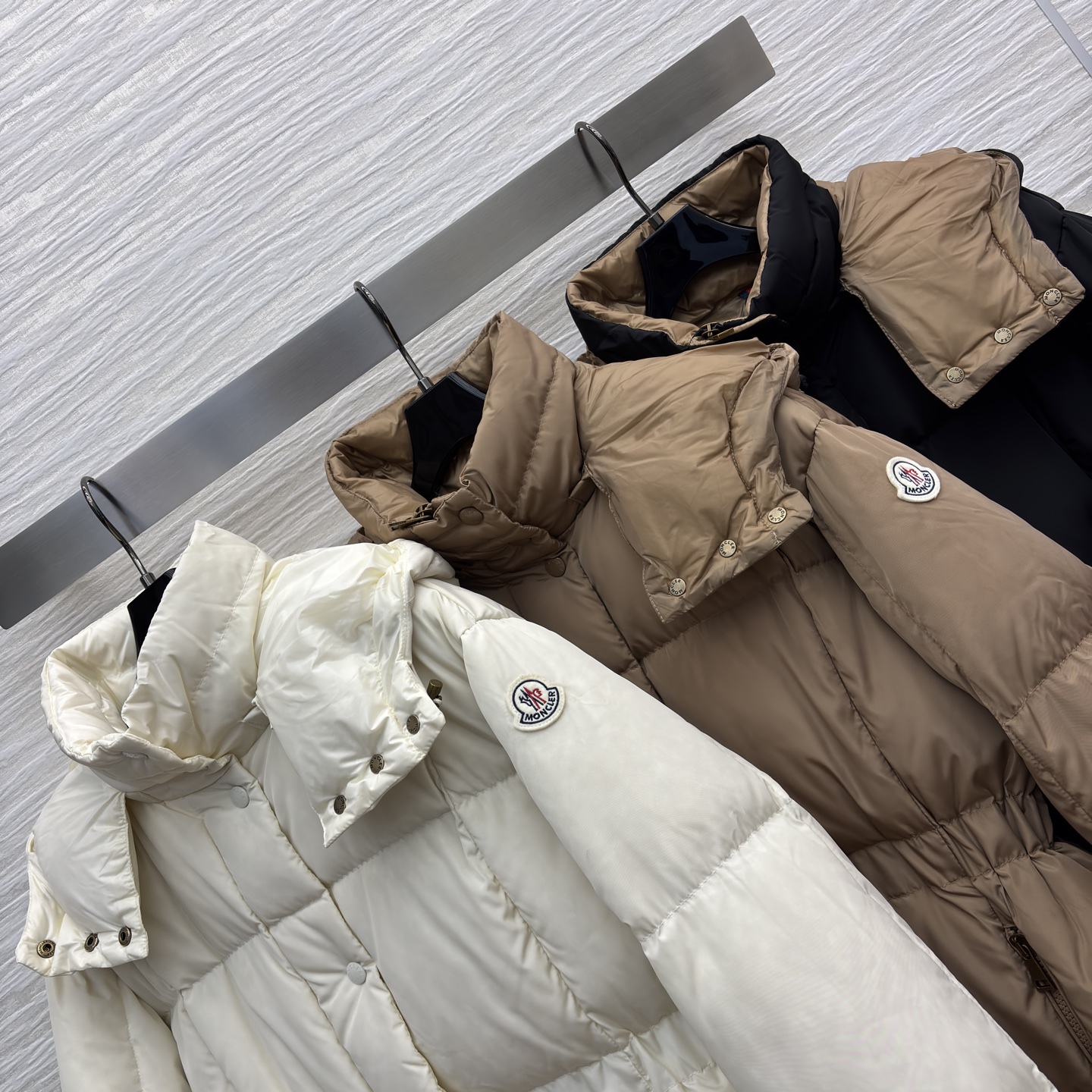 Mo连帽羽绒服 黑色经典百搭 卡其温柔复古 米白清新甜妹 收腰设计显瘦又藏肉 蓬松充绒锁温力max 不管