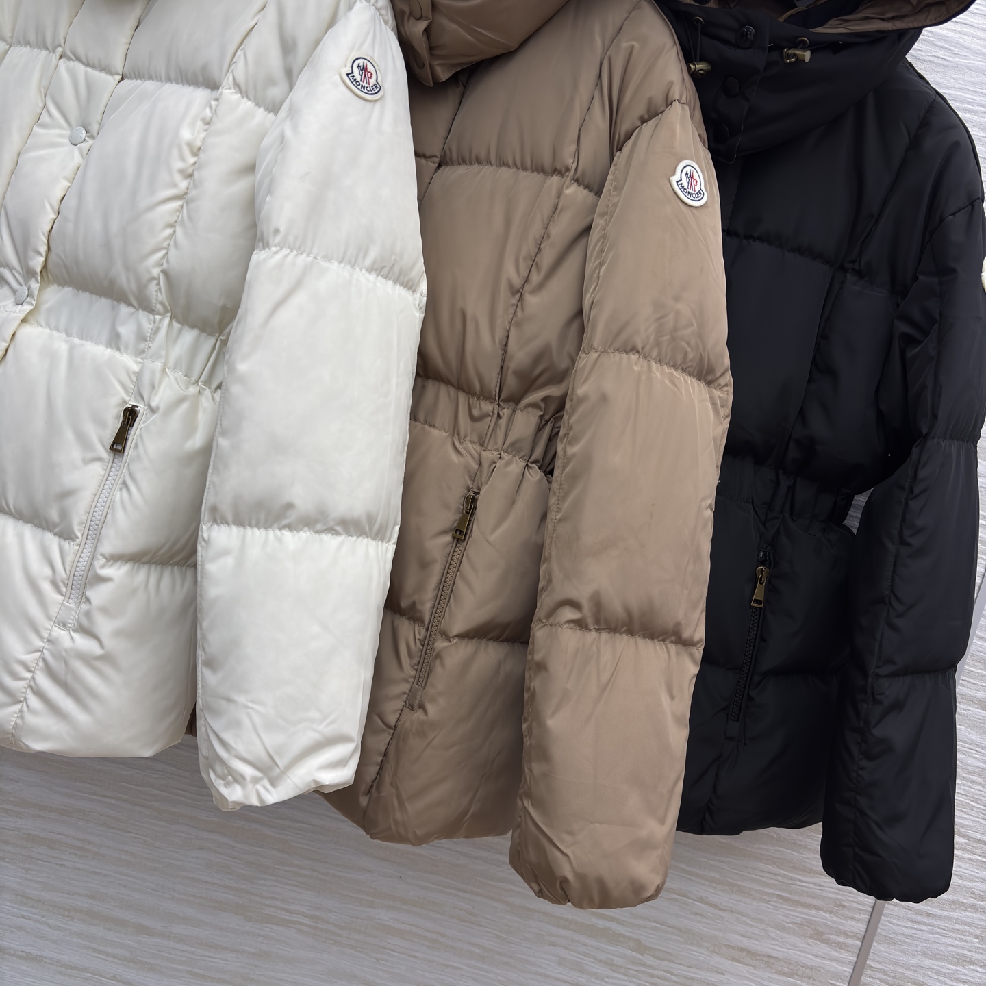 Mo连帽羽绒服 黑色经典百搭 卡其温柔复古 米白清新甜妹 收腰设计显瘦又藏肉 蓬松充绒锁温力max 不管