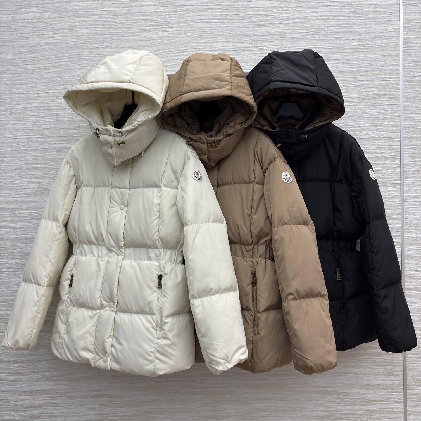 Mo连帽羽绒服 黑色经典百搭 卡其温柔复古 米白清新甜妹 收腰设计显瘦又藏肉 蓬松充绒锁温力max 不管