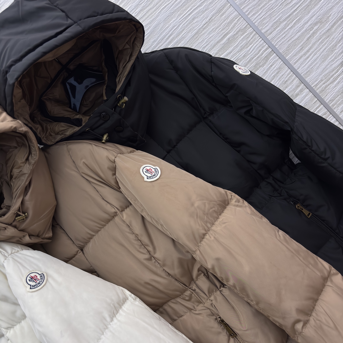 Mo连帽羽绒服 黑色经典百搭 卡其温柔复古 米白清新甜妹 收腰设计显瘦又藏肉 蓬松充绒锁温力max 不管