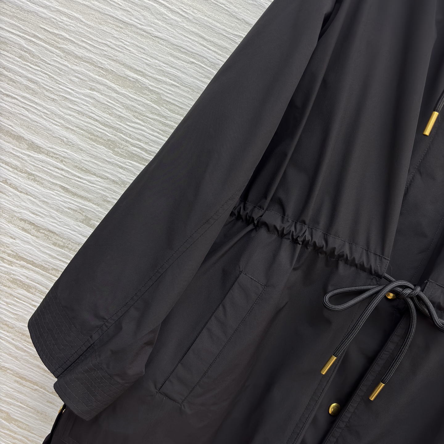 Mo秋冬穿搭新玩法 两件套风衣羽绒绝绝子～ 一衣多穿太香了！风衣外套+羽绒内胆 可拆分可组合 黑色系酷飒