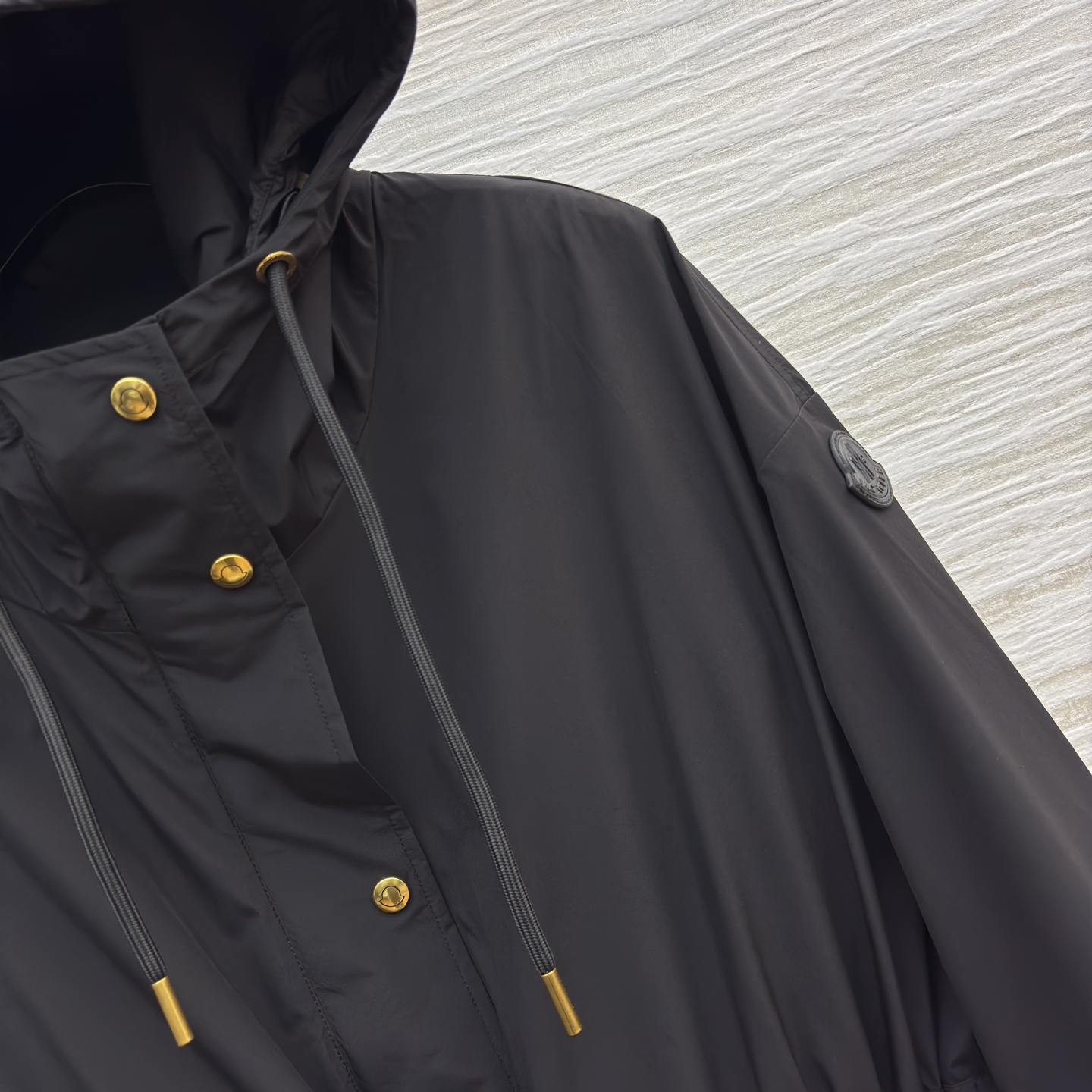 Mo秋冬穿搭新玩法 两件套风衣羽绒绝绝子～ 一衣多穿太香了！风衣外套+羽绒内胆 可拆分可组合 黑色系酷飒