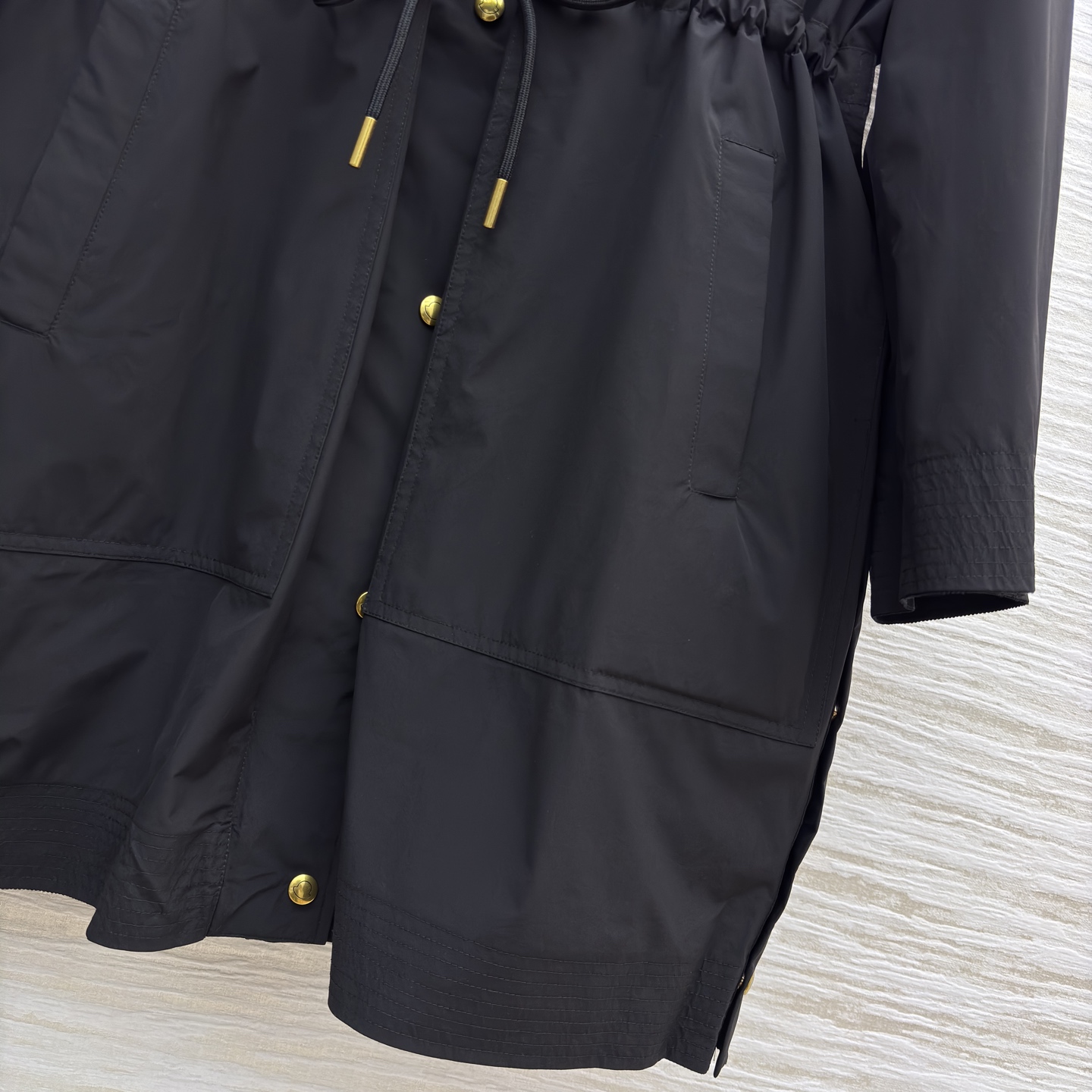 Mo秋冬穿搭新玩法 两件套风衣羽绒绝绝子～ 一衣多穿太香了！风衣外套+羽绒内胆 可拆分可组合 黑色系酷飒