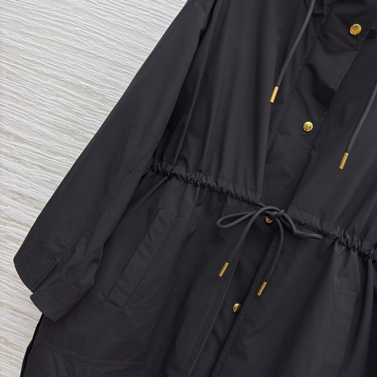 Mo秋冬穿搭新玩法 两件套风衣羽绒绝绝子～ 一衣多穿太香了！风衣外套+羽绒内胆 可拆分可组合 黑色系酷飒