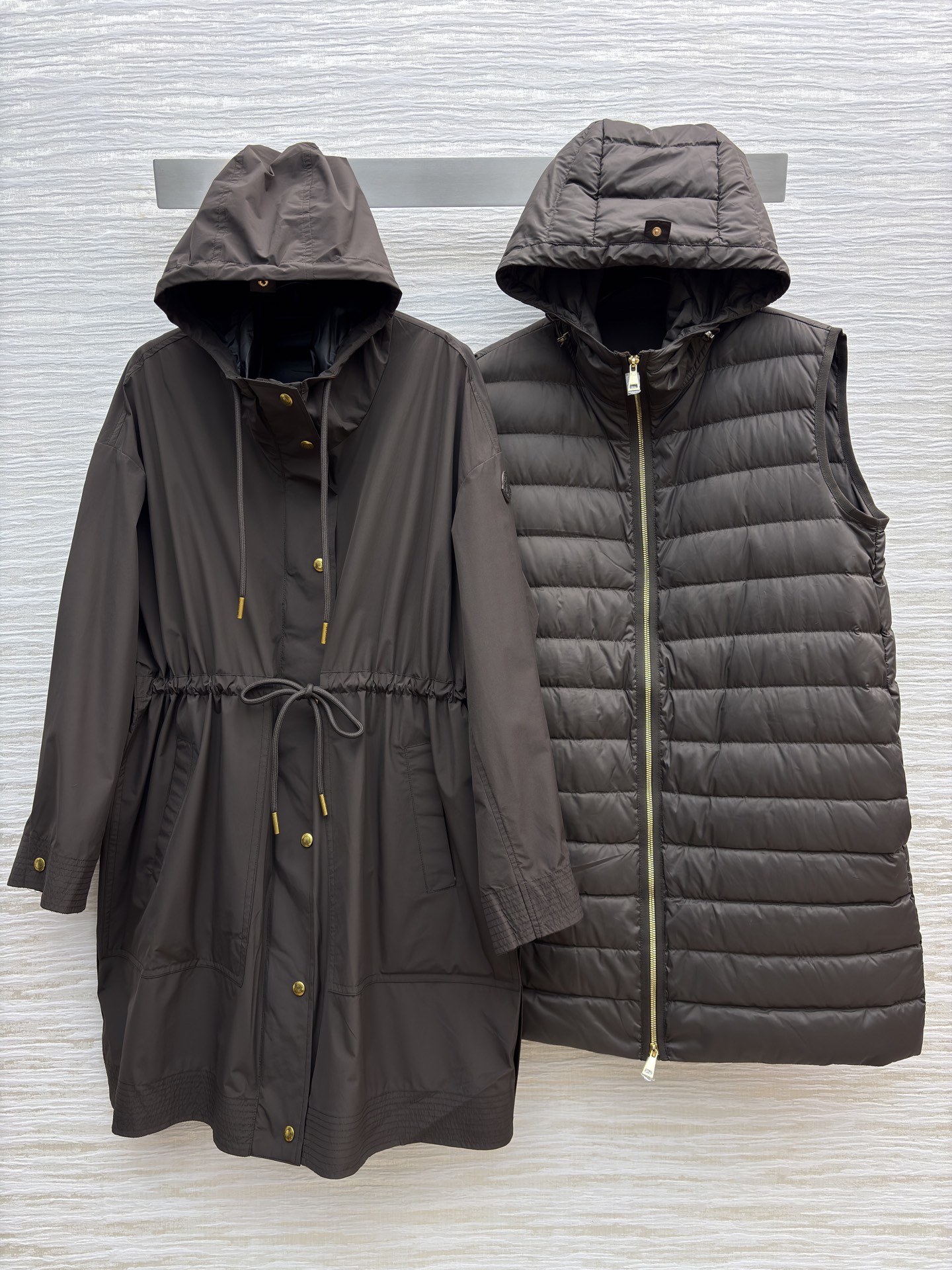 Mo秋冬穿搭新玩法 两件套风衣羽绒绝绝子～ 一衣多穿太香了！风衣外套+羽绒内胆 可拆分可组合 黑色系酷飒