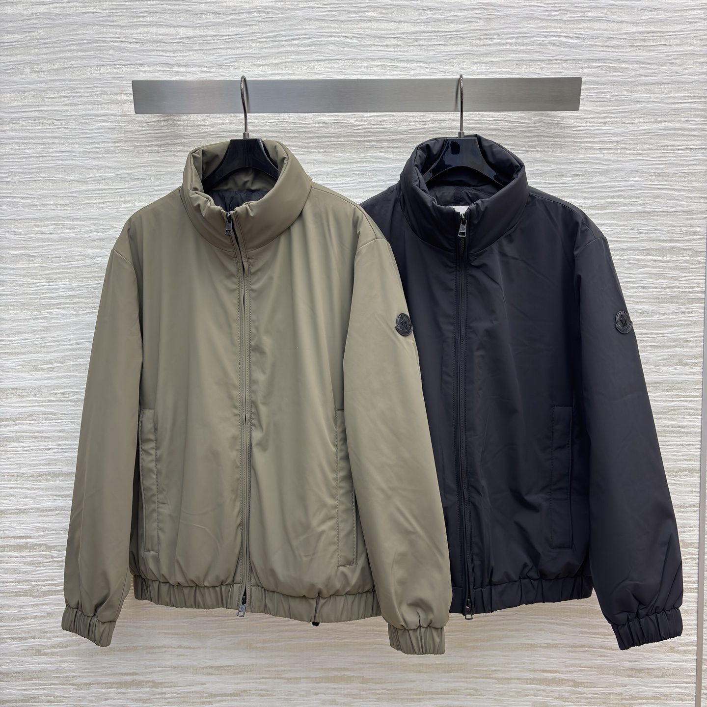 Mo 立领风衣羽绒 男女同款 解锁冬日穿搭的多元可能 酷黑飒爽 军绿复古 在风衣质感与羽绒保暖的碰撞里 