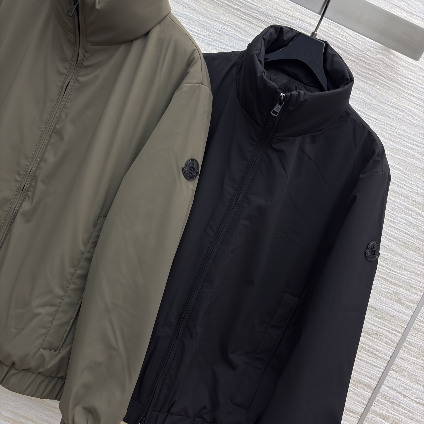 Mo 立领风衣羽绒 男女同款 解锁冬日穿搭的多元可能 酷黑飒爽 军绿复古 在风衣质感与羽绒保暖的碰撞里 