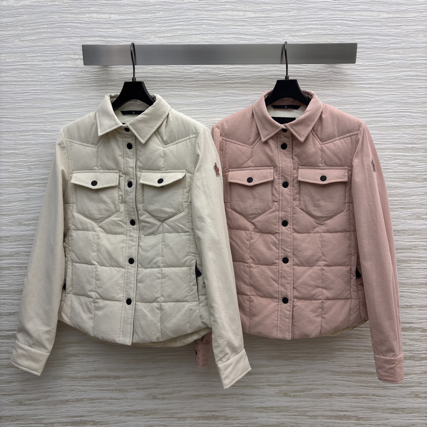 Mo经典翻领丝绒羽绒服 工装口袋设计 温柔的绗缝夹克是秋冬穿搭的质感之选 米白纯净雅致 粉调甜美可人 兼