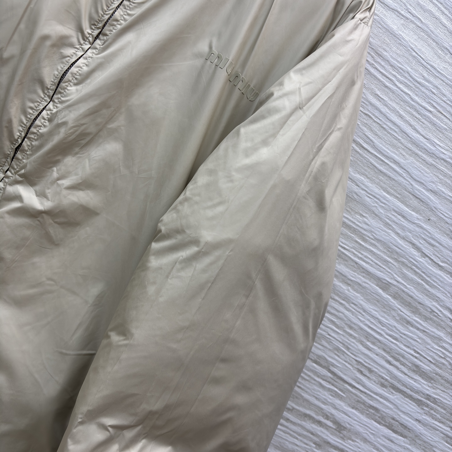 Miu家 立领双面穿羽绒服 一件羽绒服 两种风格 双面穿设计太懂穿搭小心机了 藏蓝一面是酷飒摩登 另一面