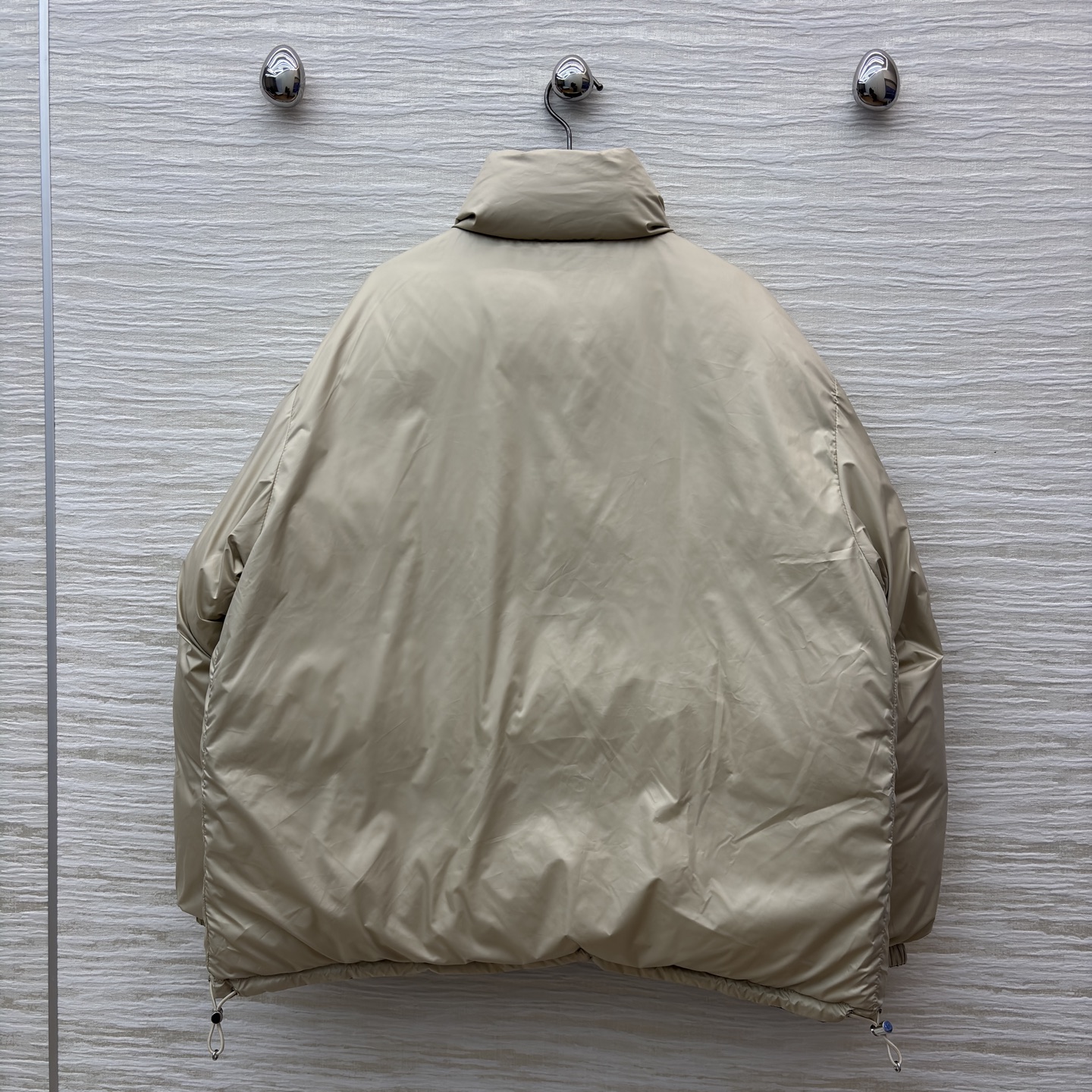 Miu家 立领双面穿羽绒服 一件羽绒服 两种风格 双面穿设计太懂穿搭小心机了 藏蓝一面是酷飒摩登 另一面