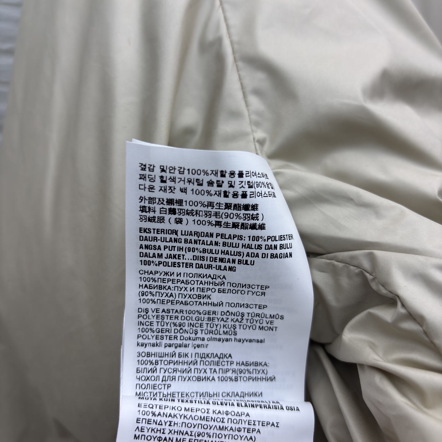 Miu家 立领双面穿羽绒服 一件羽绒服 两种风格 双面穿设计太懂穿搭小心机了 藏蓝一面是酷飒摩登 另一面