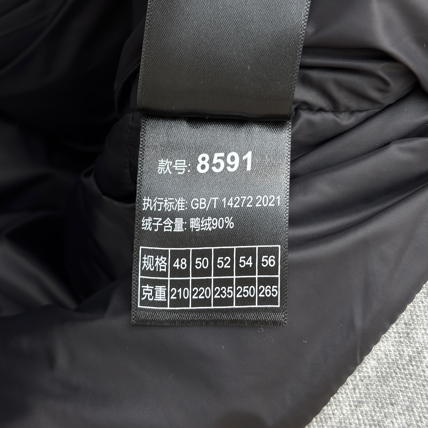 lP🆕羊毛鹅绒连帽羽绒服 秋冬的质感暖装 羊毛面料裹着轻盈鹅绒 软而不塌的蓬松感 灰调是松弛随性 浅杏是