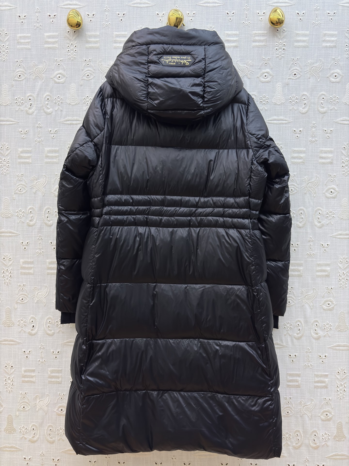 Sch 25秋冬 连帽抽绳收腰黑色长款羽绒 异形扣金五金饰件点睛 收腰设计消解臃肿感 羽绒服中的经典爆款