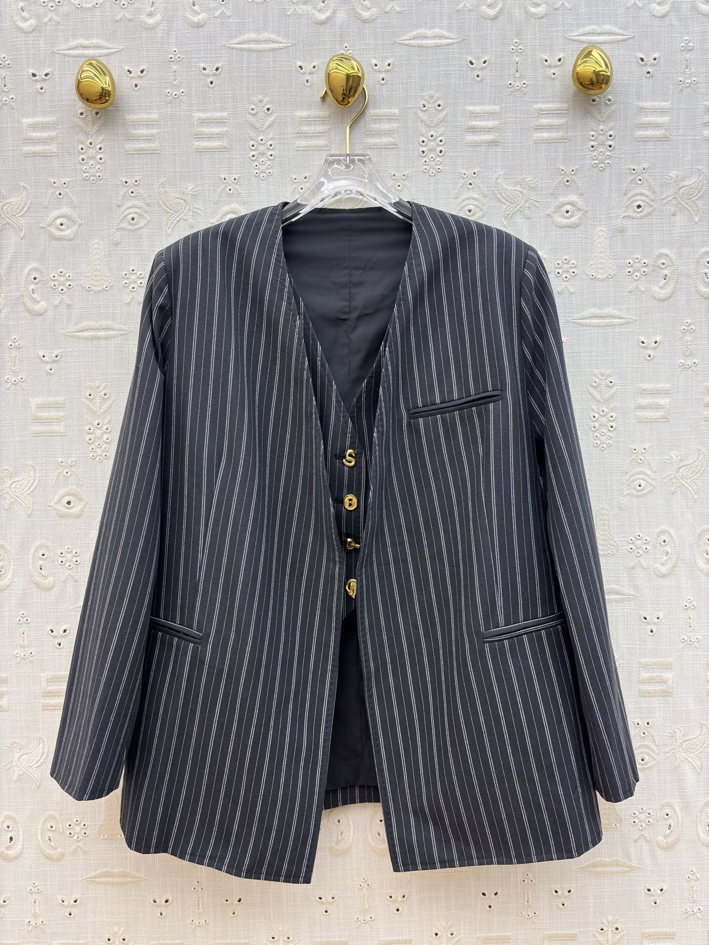 Women’s Striped Blazer with Asymmetric Button Detail – Chic & Versatile