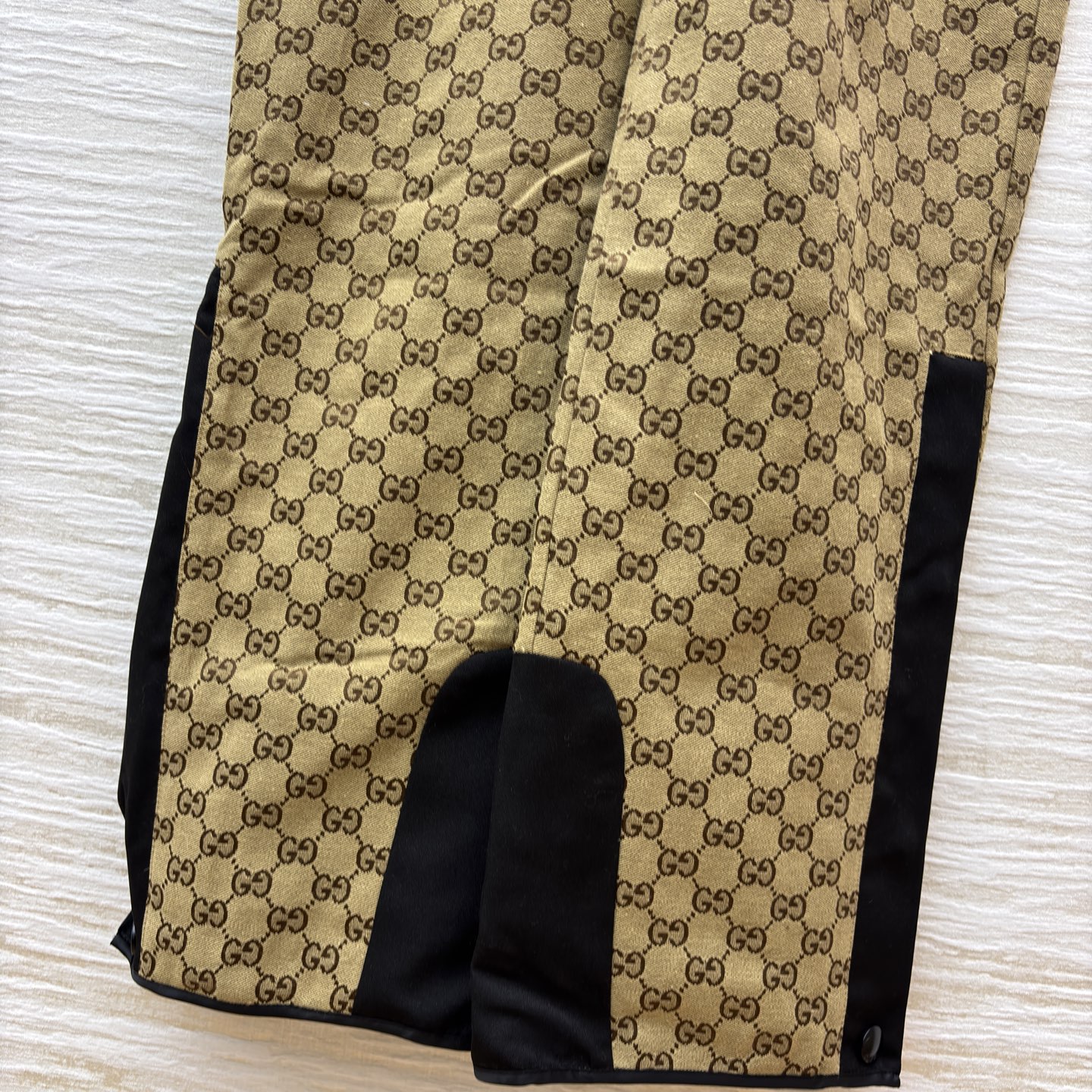 G家 经典老花背带裤 工装背带设计 撞色加持细节质感 松弛随性又自带辨识度 是日常出街的风格利器 SML