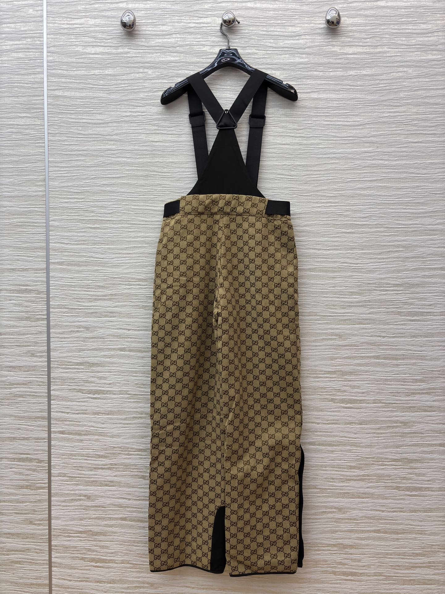 G家 经典老花背带裤 工装背带设计 撞色加持细节质感 松弛随性又自带辨识度 是日常出街的风格利器 SML