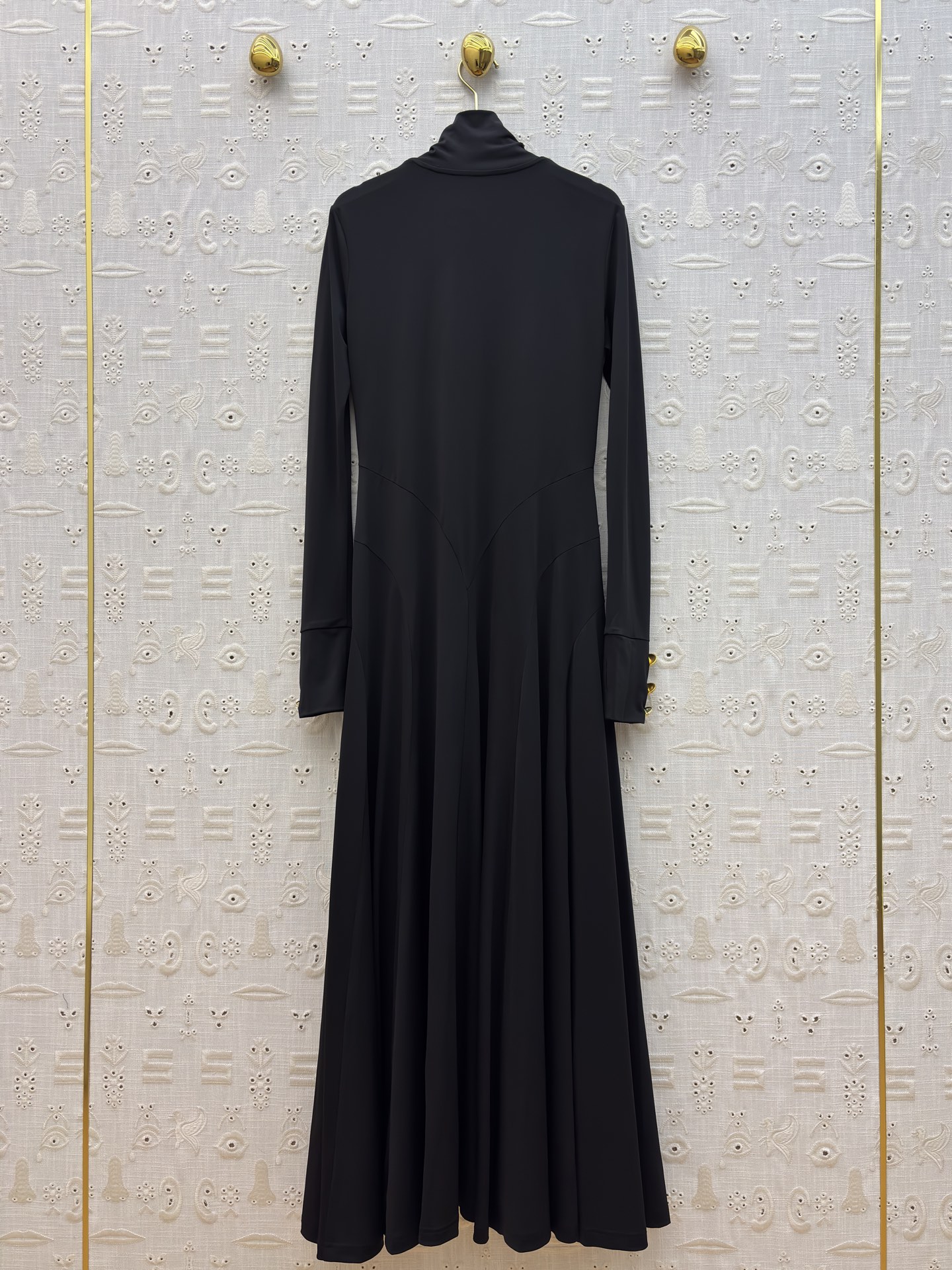 Elegant Pleated Black Dress with Unique Button Detail - Chic & Stylish 9 i1761899835866 268 0 6
