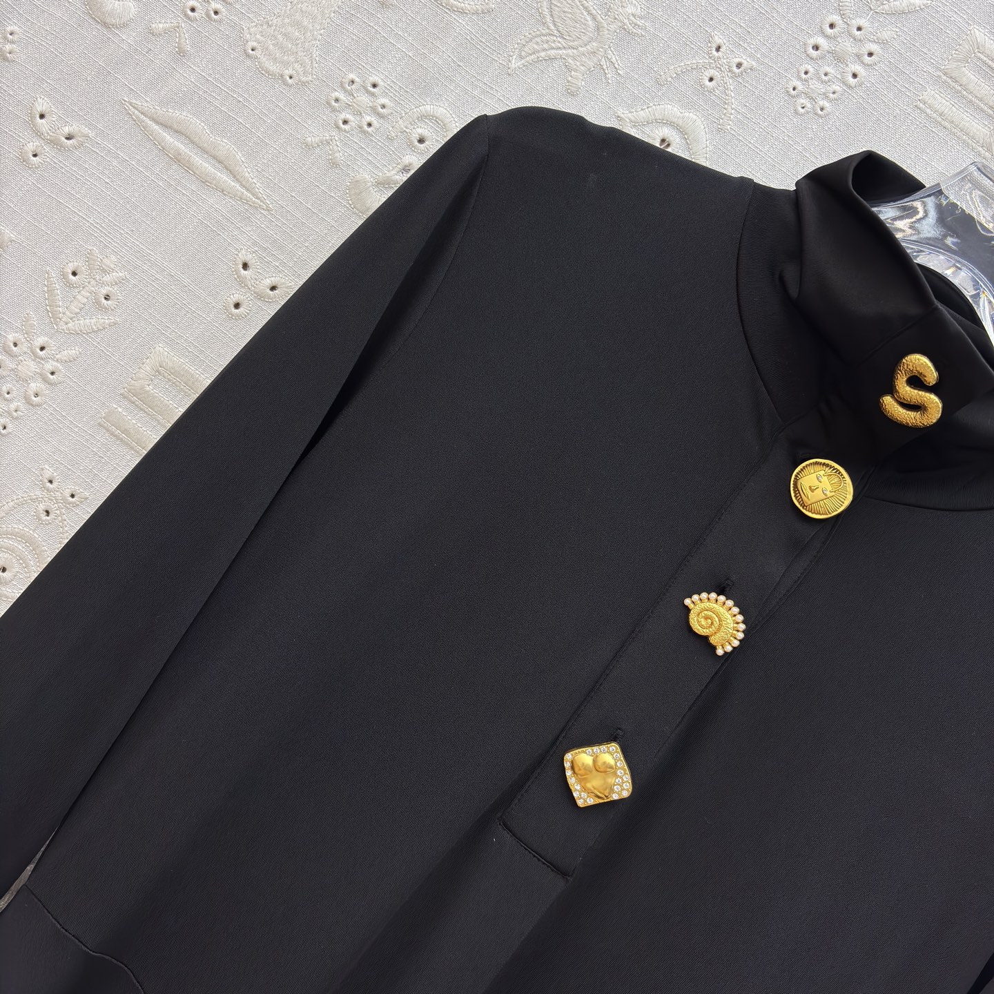 Elegant Pleated Black Dress with Unique Button Detail - Chic & Stylish 4 i1761899835866 3849 0 1