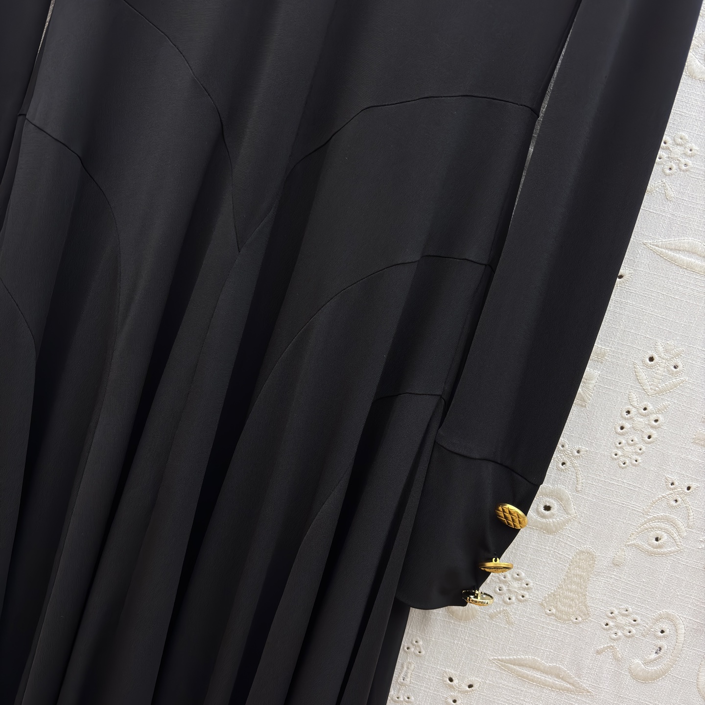 Elegant Pleated Black Dress with Unique Button Detail - Chic & Stylish 8 i1761899839107 9988 0 2