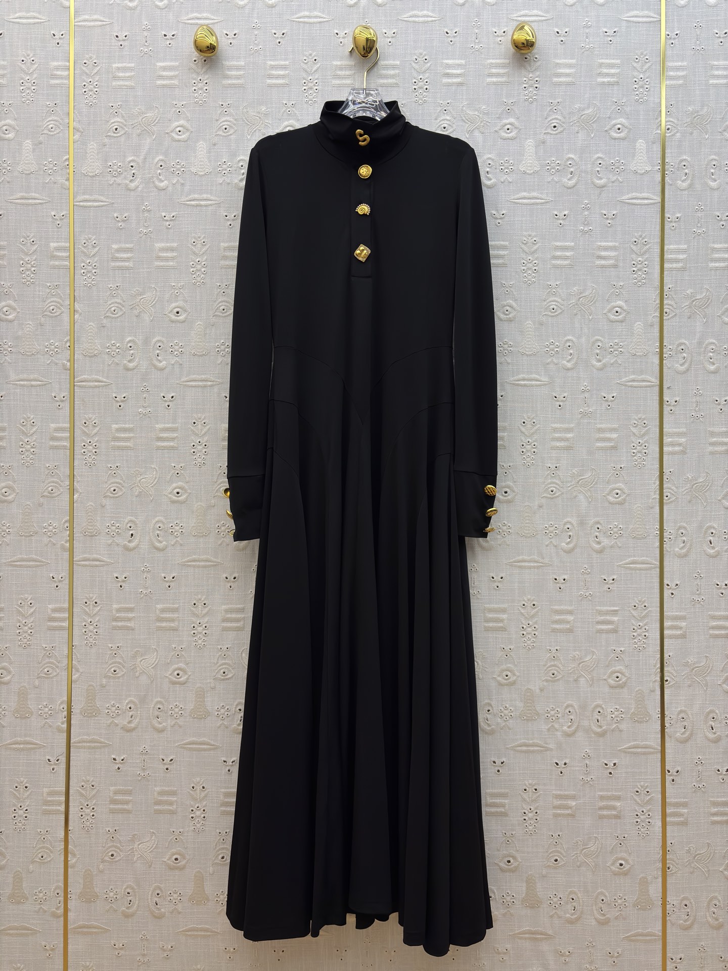 Elegant Pleated Black Dress with Unique Button Detail – Chic & Stylish