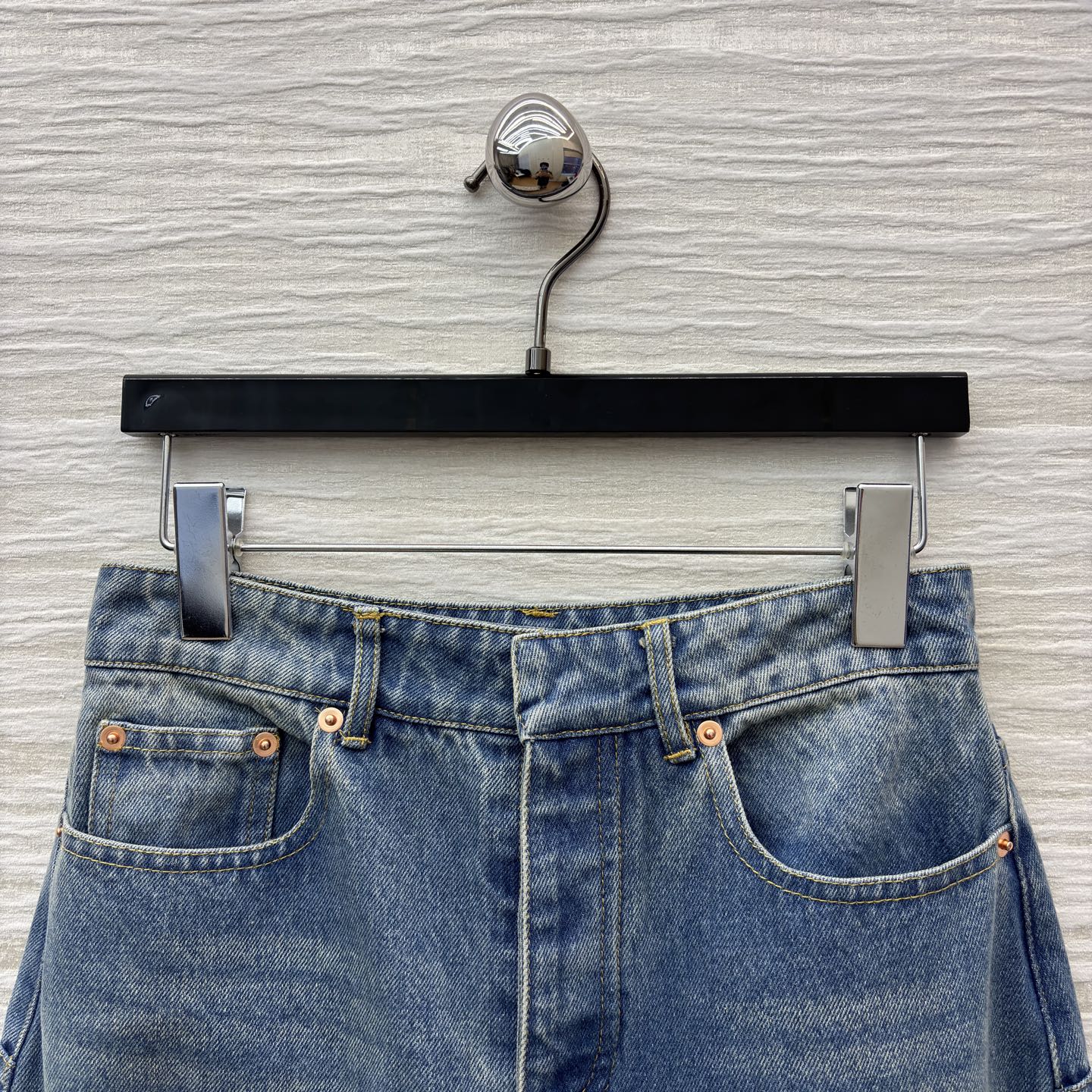 D家 26早春新款 牛仔内提花直筒裤 原版定制字母牛仔洗水面料 低调又时髦 高腰剪裁拉长腿部比例 直筒裤