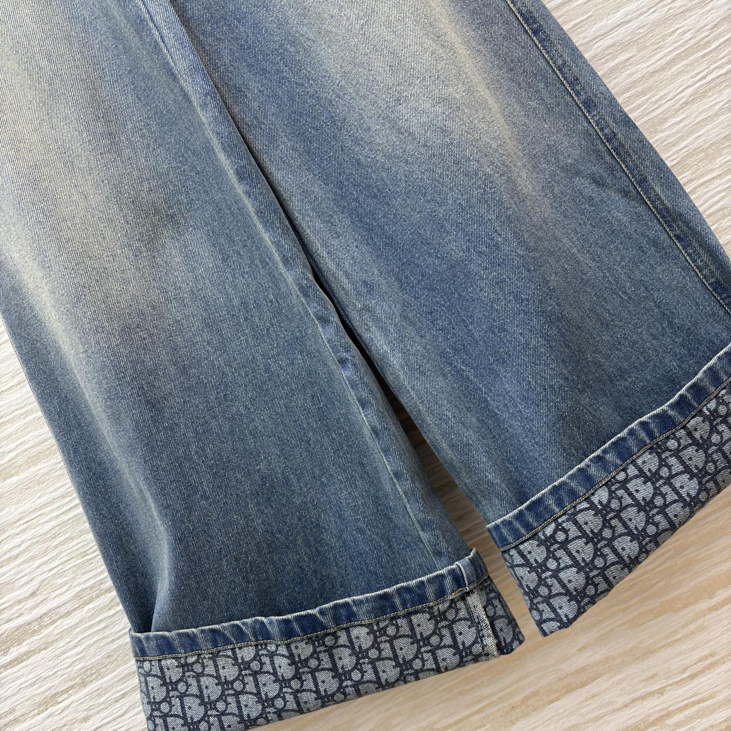 D家 26早春新款 牛仔内提花高腰阔腿裤 原版定制字母牛仔洗水面料 宽松阔腿设计 垂感好又柔软 春夏秋都