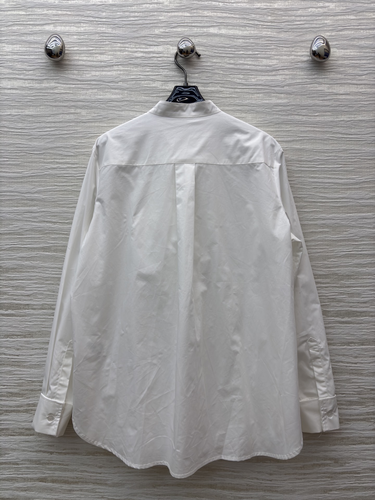 D家 25秋冬新款 荷叶领白衬衫 轻薄透气棉质面料 穿着舒适 立领+不规则荷叶边领设计 层次感满满 搭配