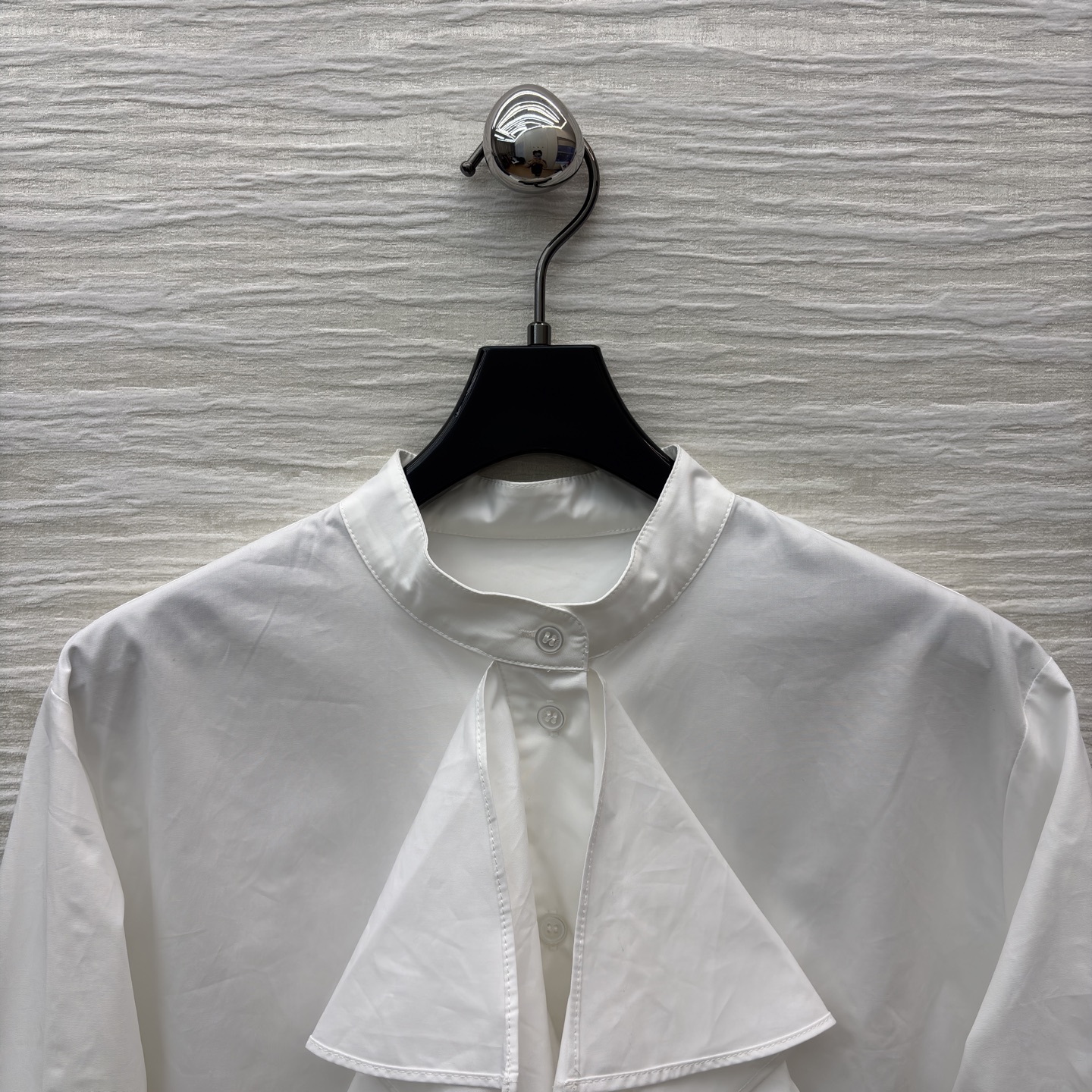 D家 25秋冬新款 荷叶领白衬衫 轻薄透气棉质面料 穿着舒适 立领+不规则荷叶边领设计 层次感满满 搭配